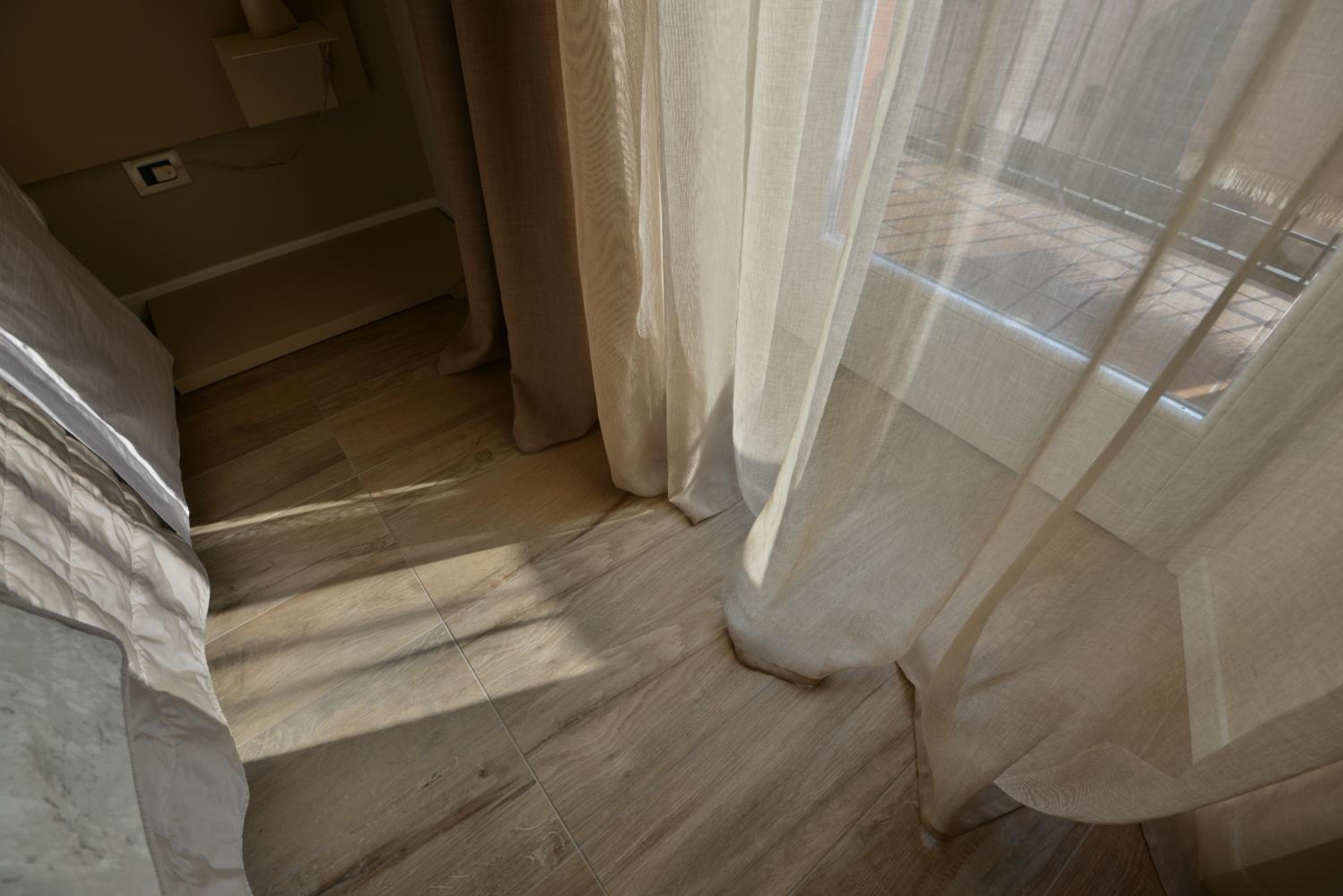 Double or Twin Room with Balcony - Photo 10