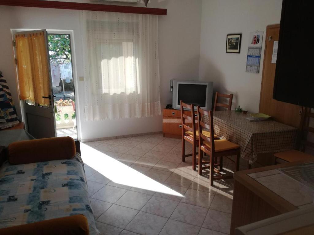 Apartment - Ground Floor photo 2