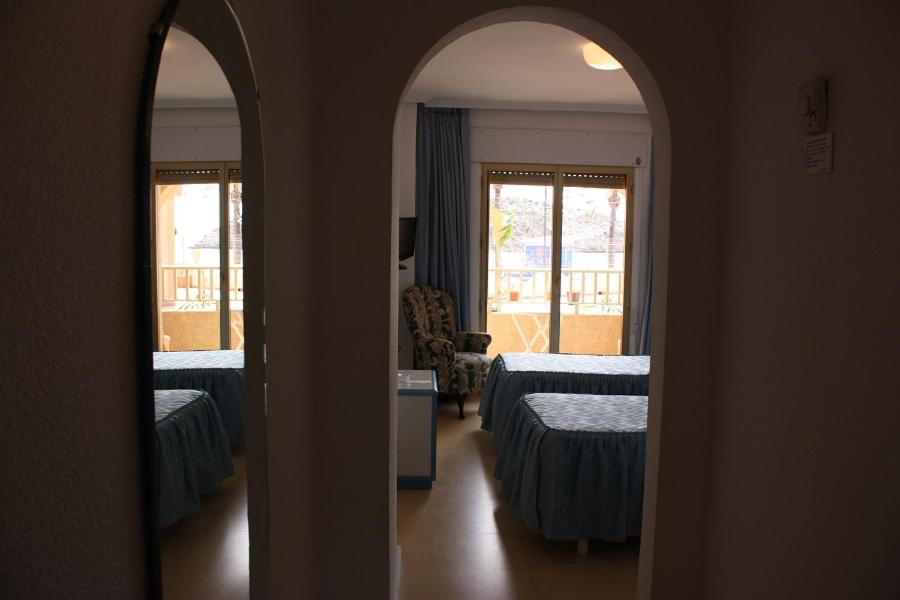 Double or Twin Room photo 3