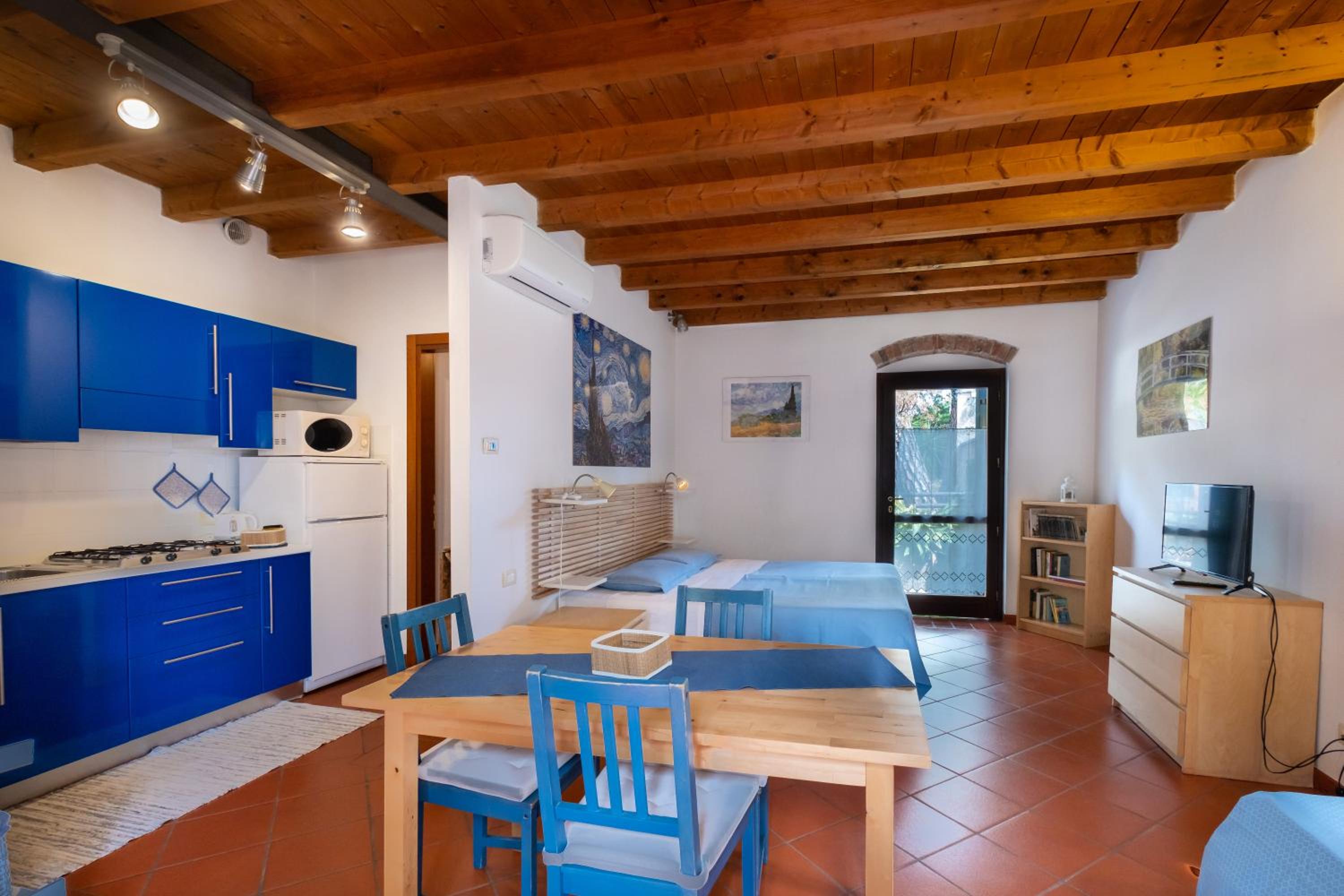 Studio Apartment