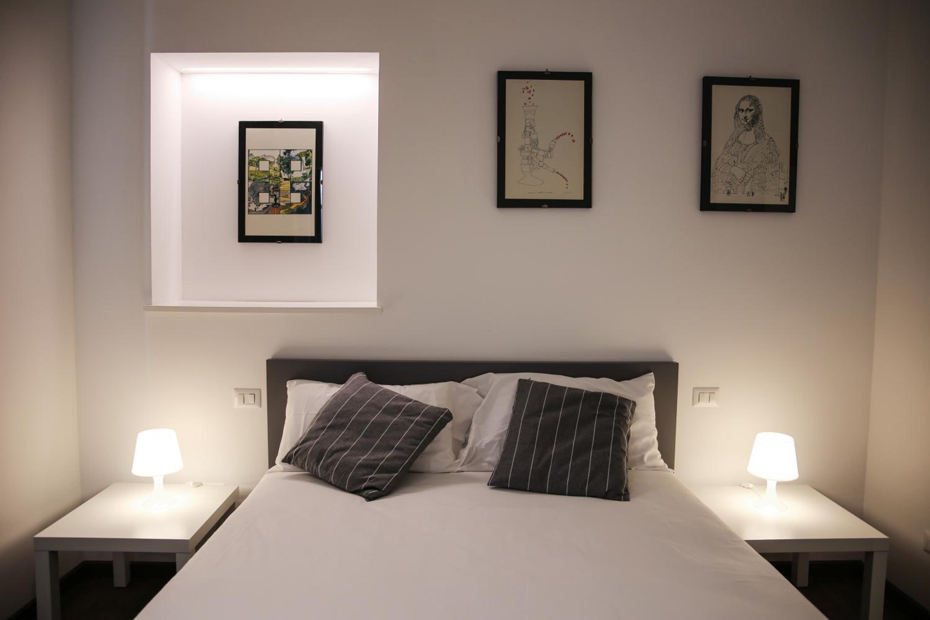 One-Bedroom Apartment photo 1