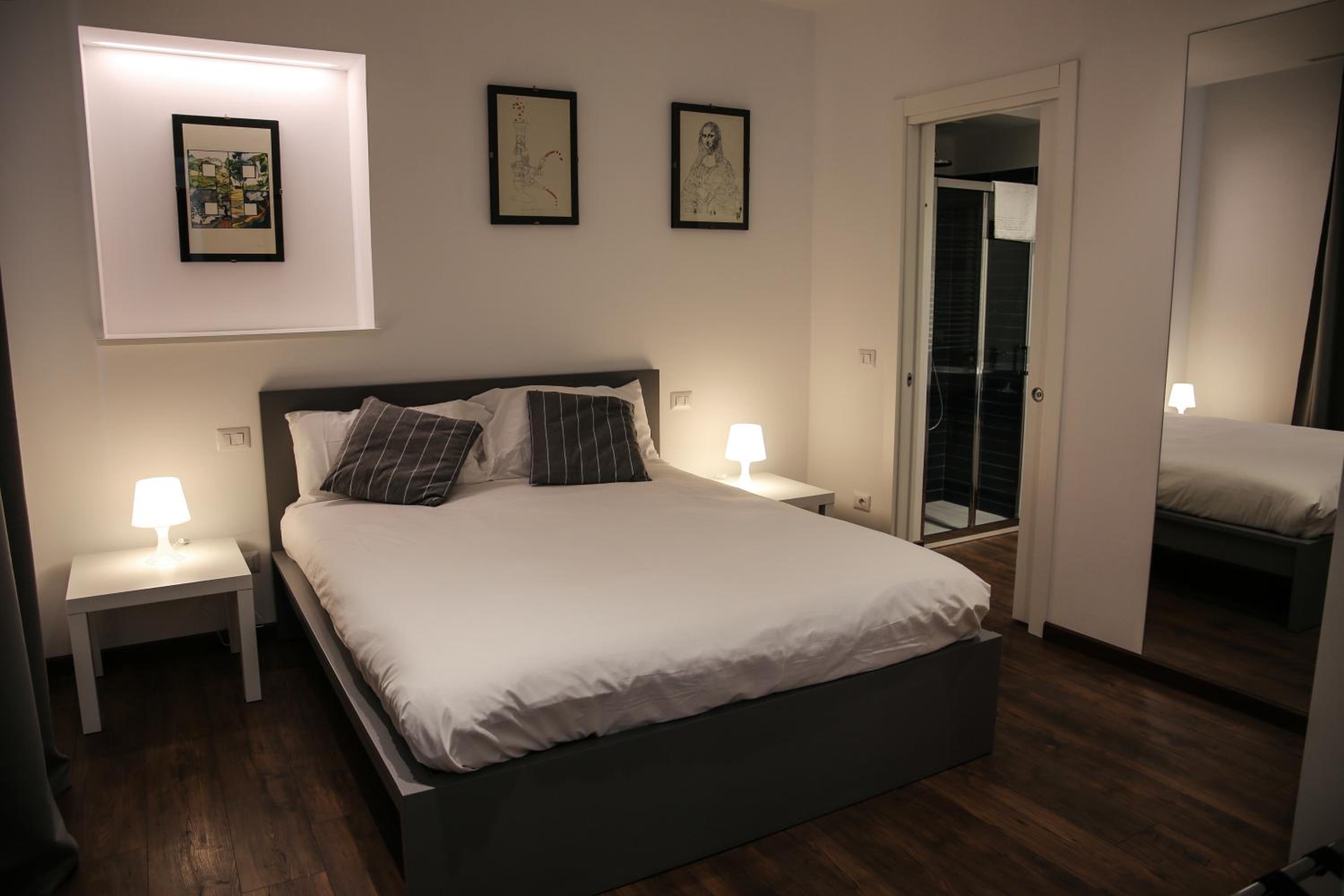 One-Bedroom Apartment photo 1