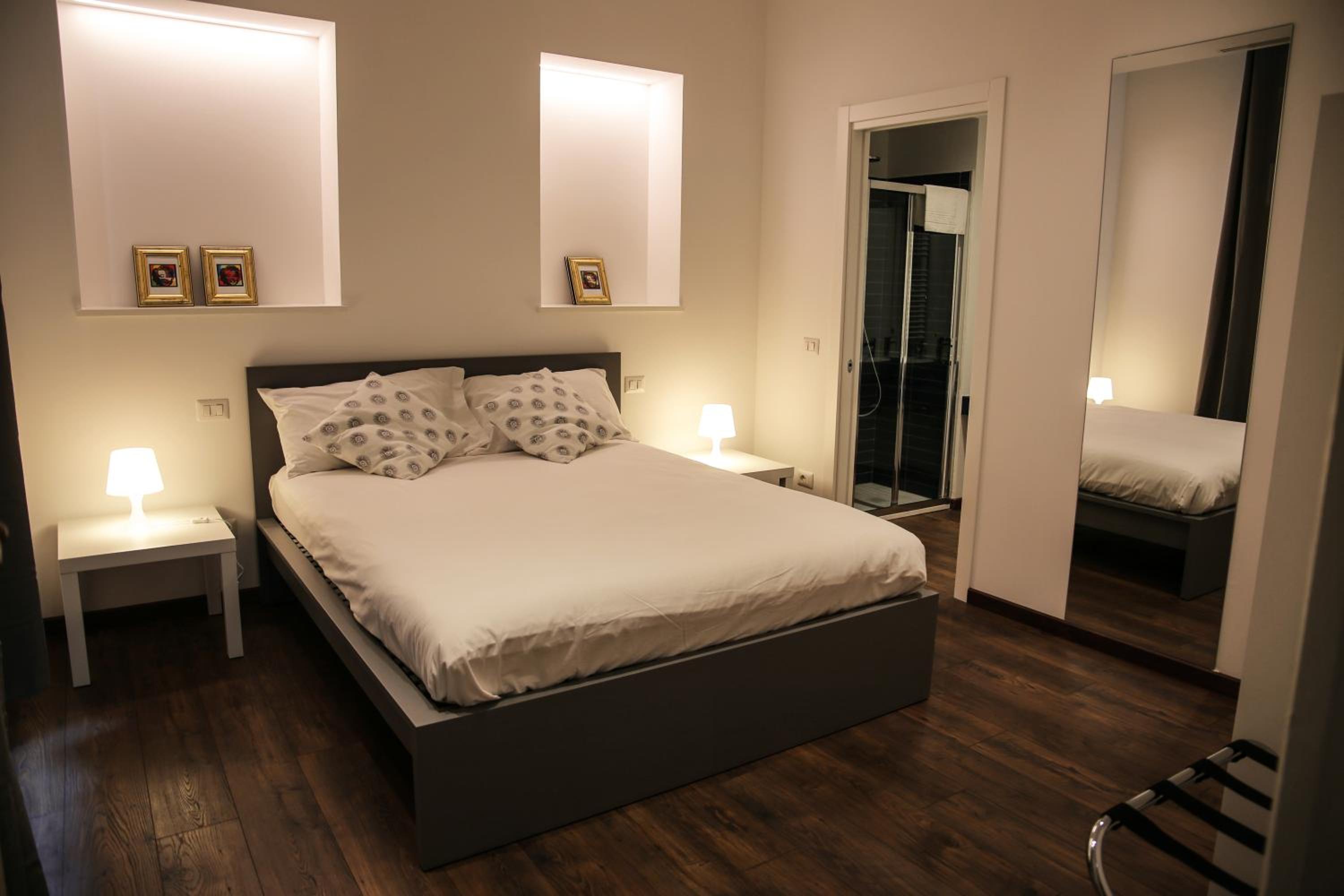 One-Bedroom Apartment photo 1