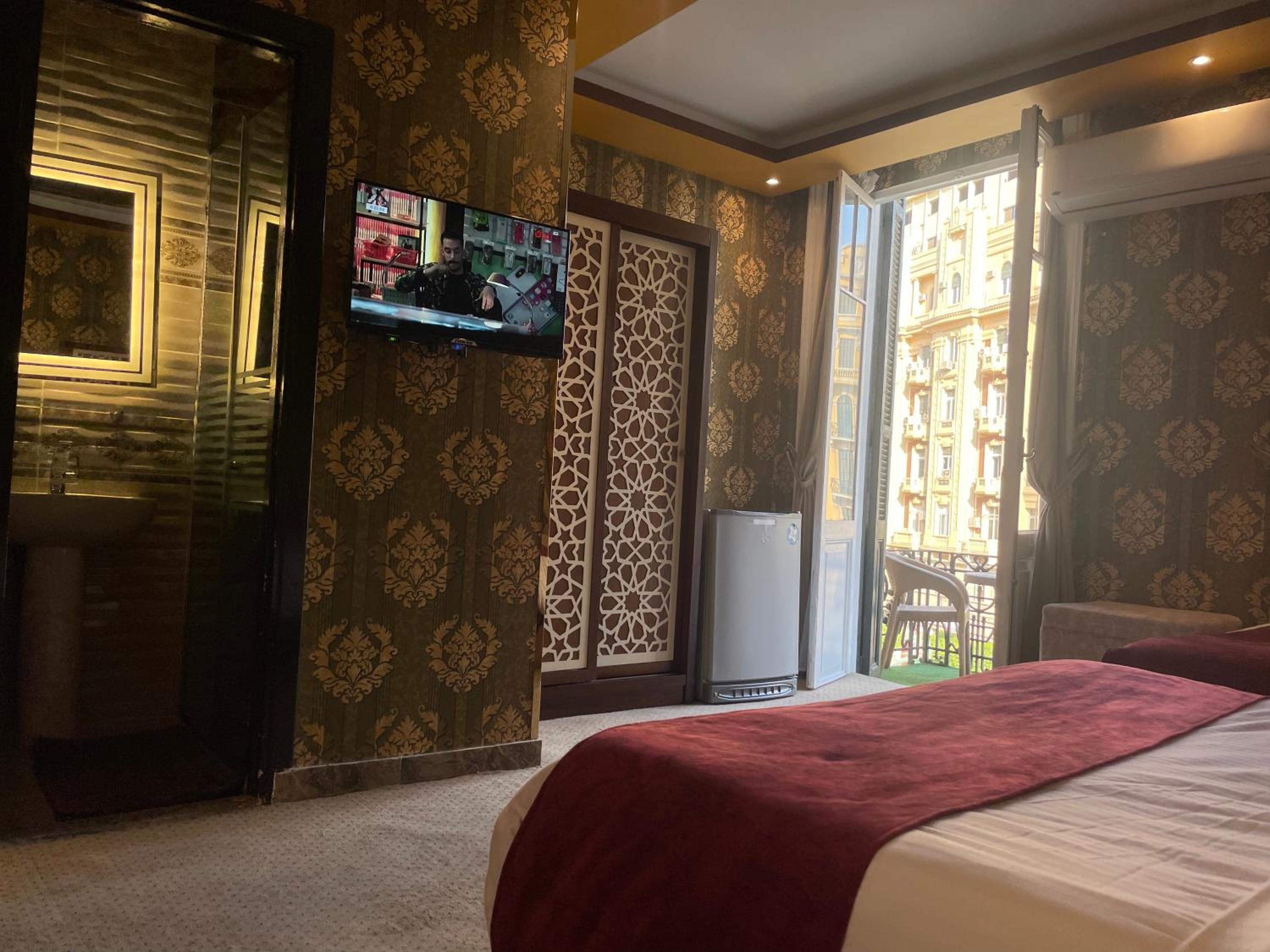 Deluxe Quadruple Room thumbnail 6
