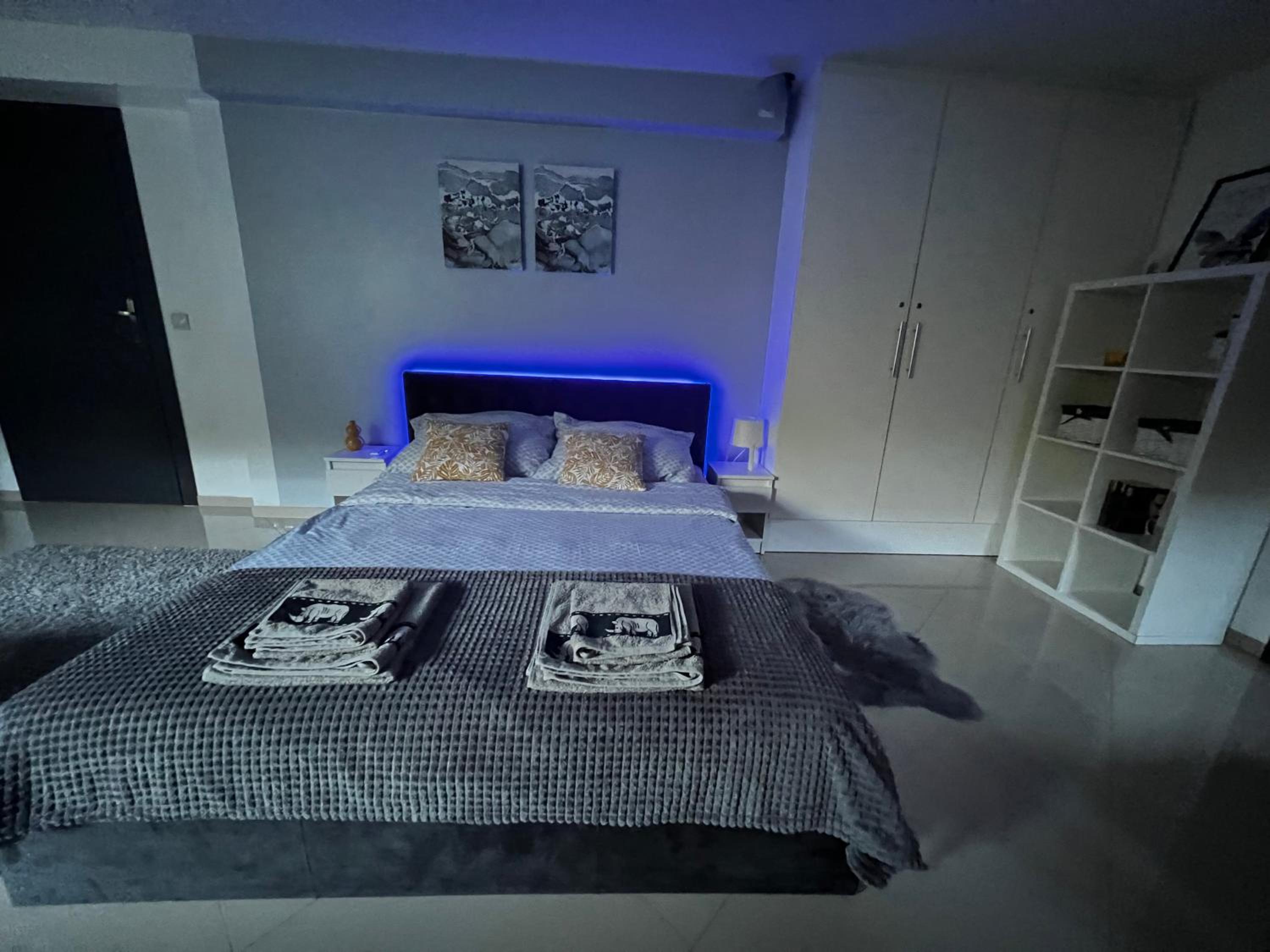 One-Bedroom Apartment - Photo 2