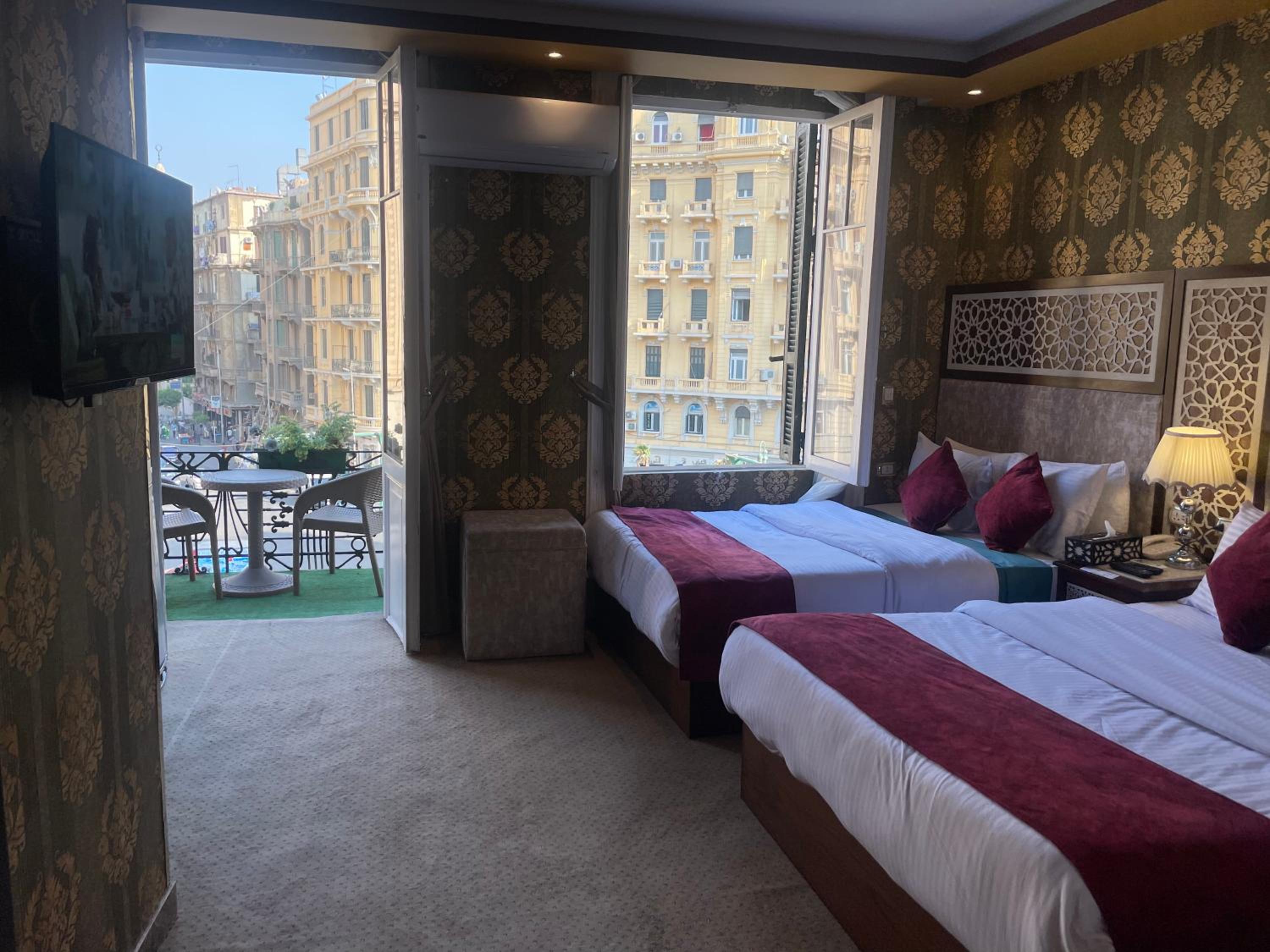 Deluxe Double Room thumbnail 6