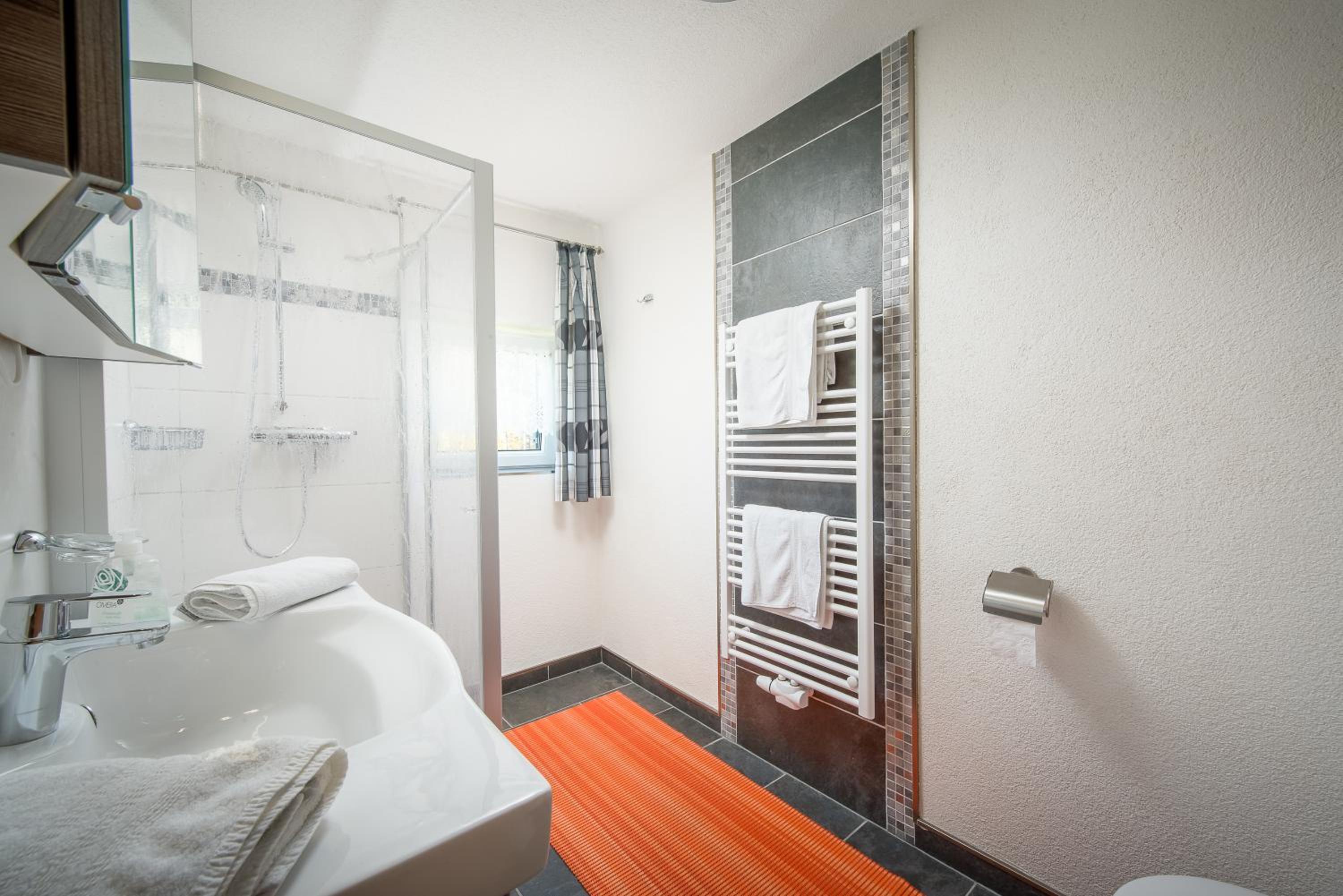 Three-Bedroom Apartment with Balcony photo 2