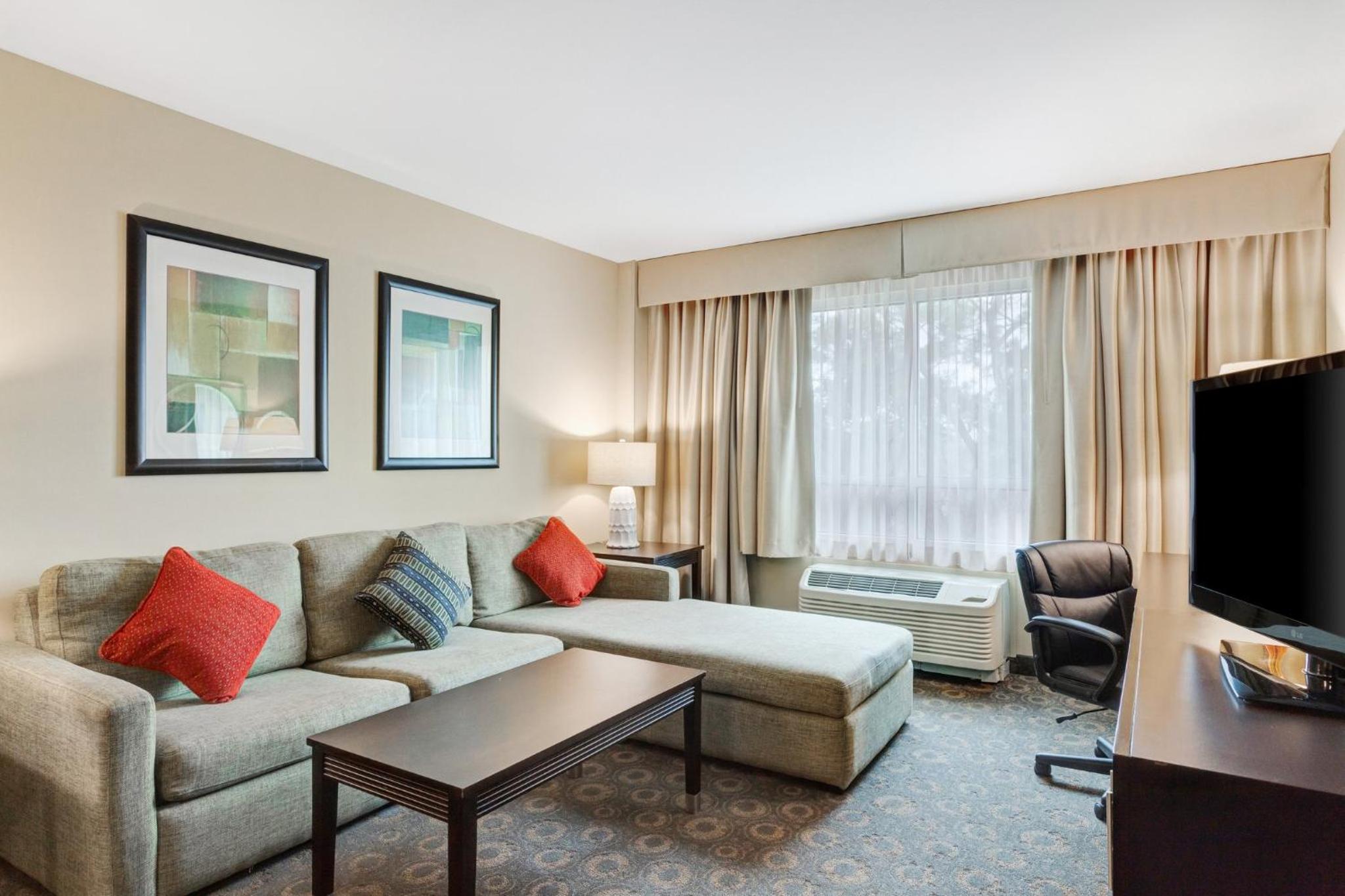 One-Bedroom King Suite with Sofa Bed - Photo 13