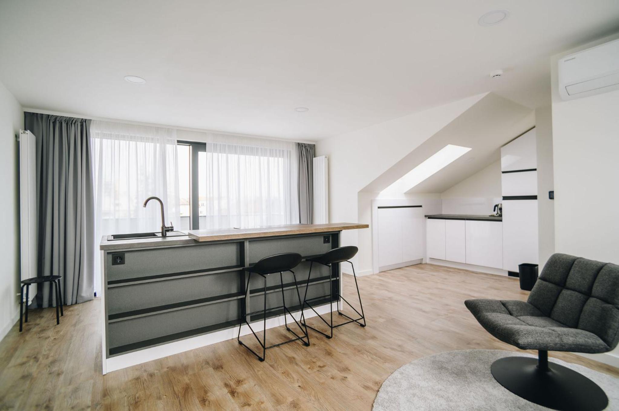 Apartment with Balcony - Photo 16