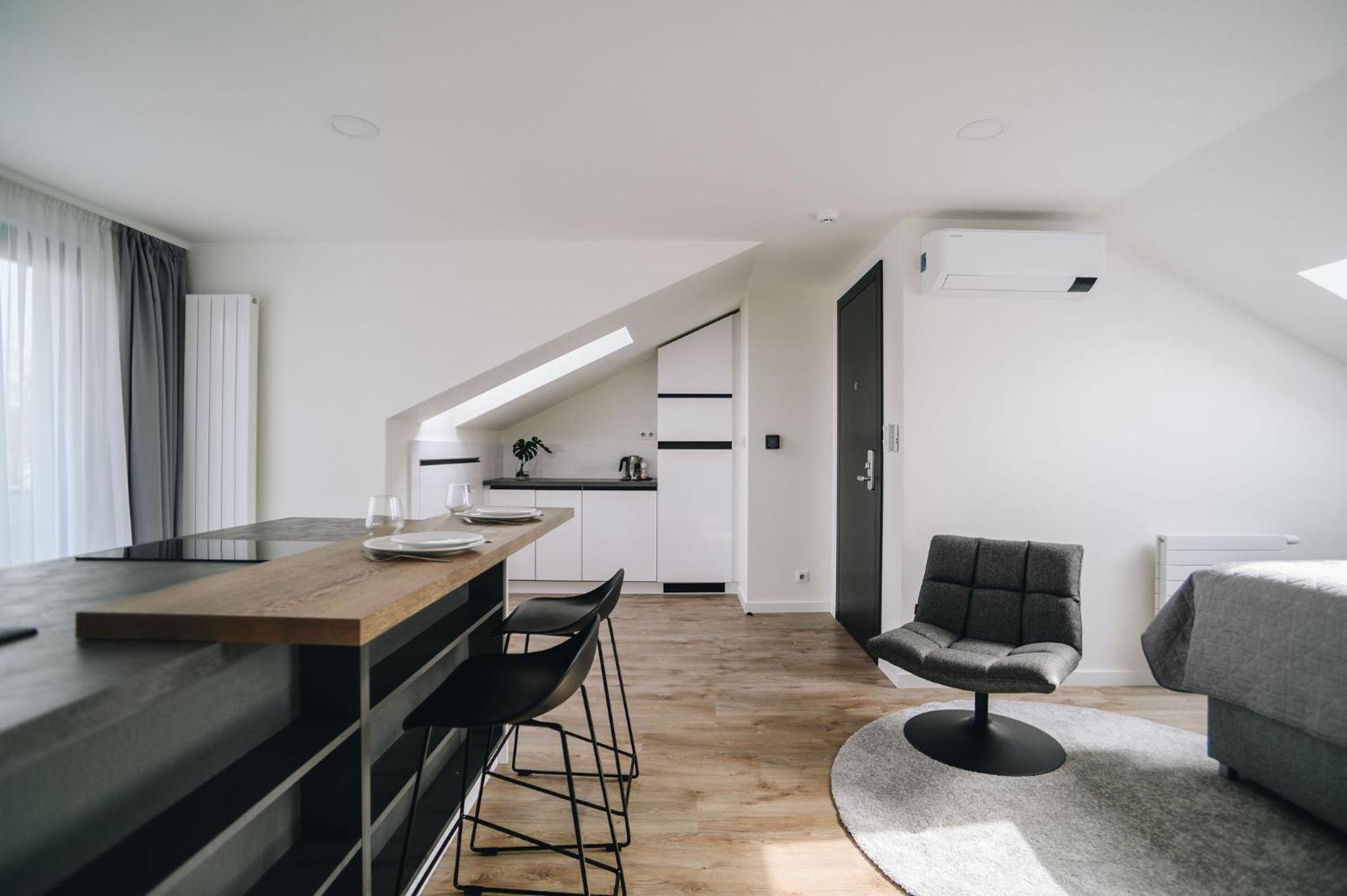 Apartment with Balcony - Photo 30