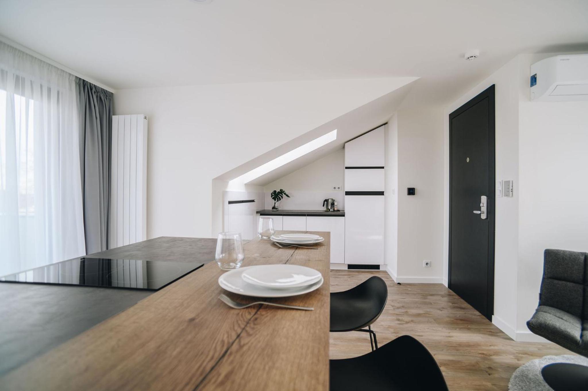 Apartment with Balcony - Photo 8
