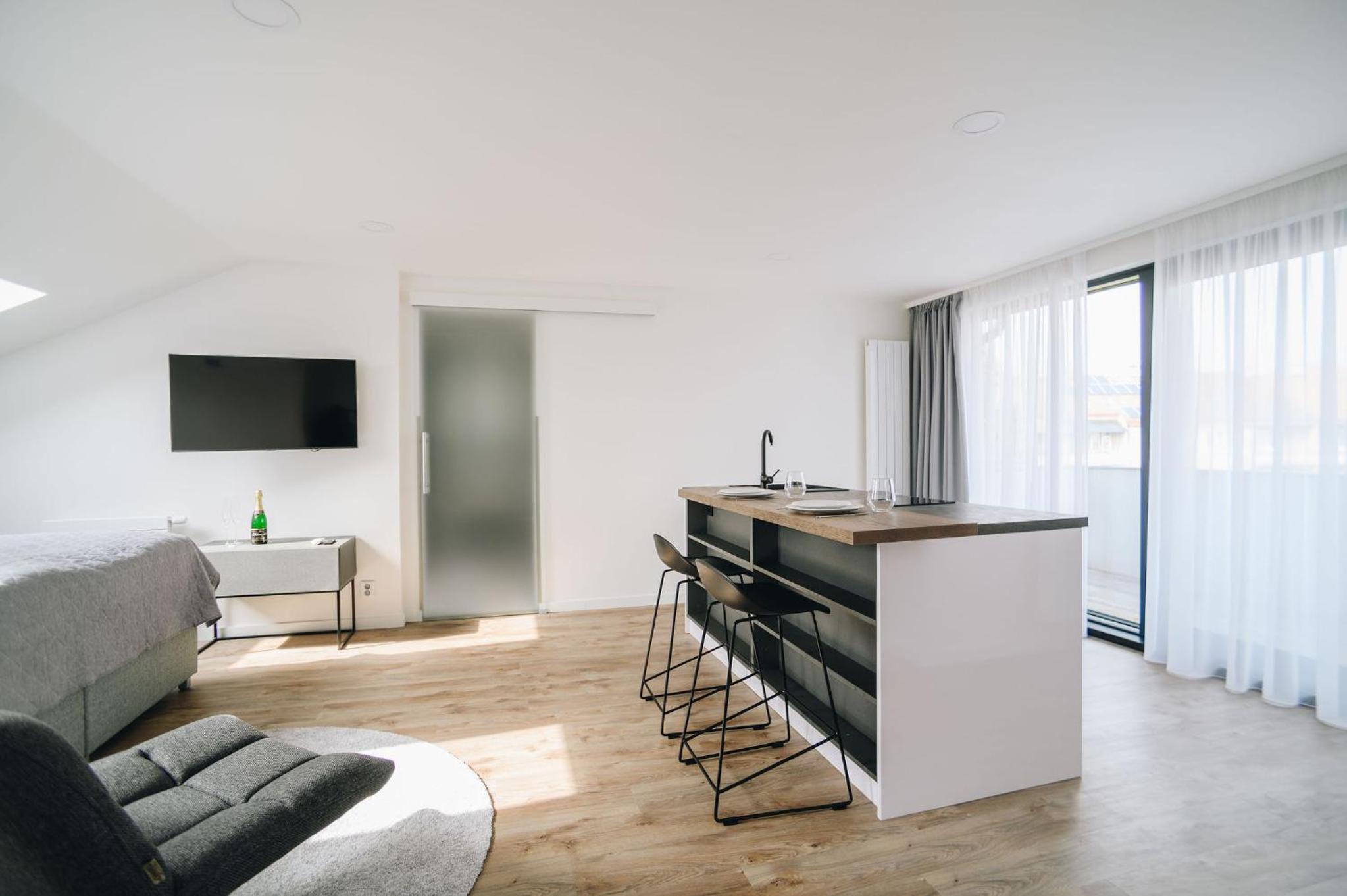Apartment with Balcony - Photo 20