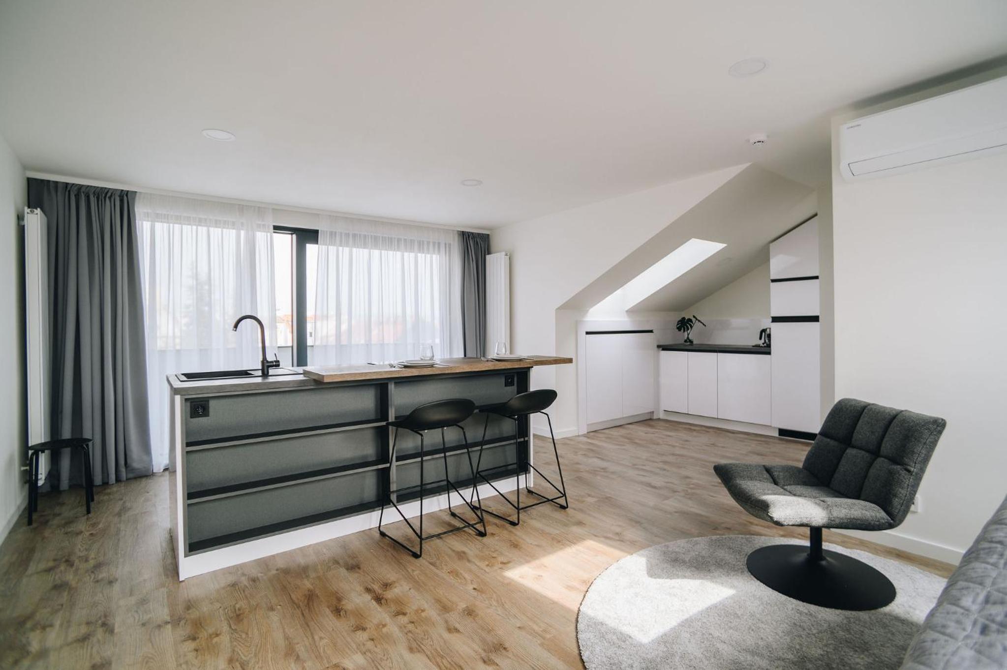 Apartment with Balcony - Photo 9
