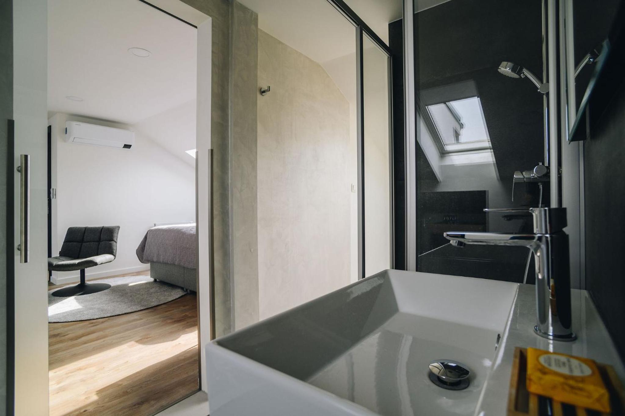 Apartment with Balcony - Photo 37