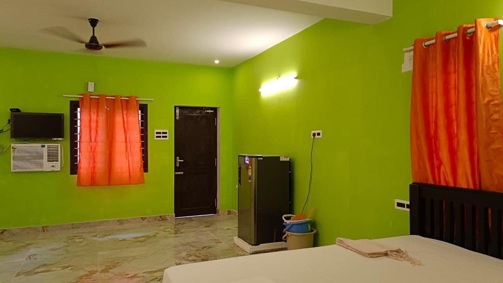 Family Room - Photo 2