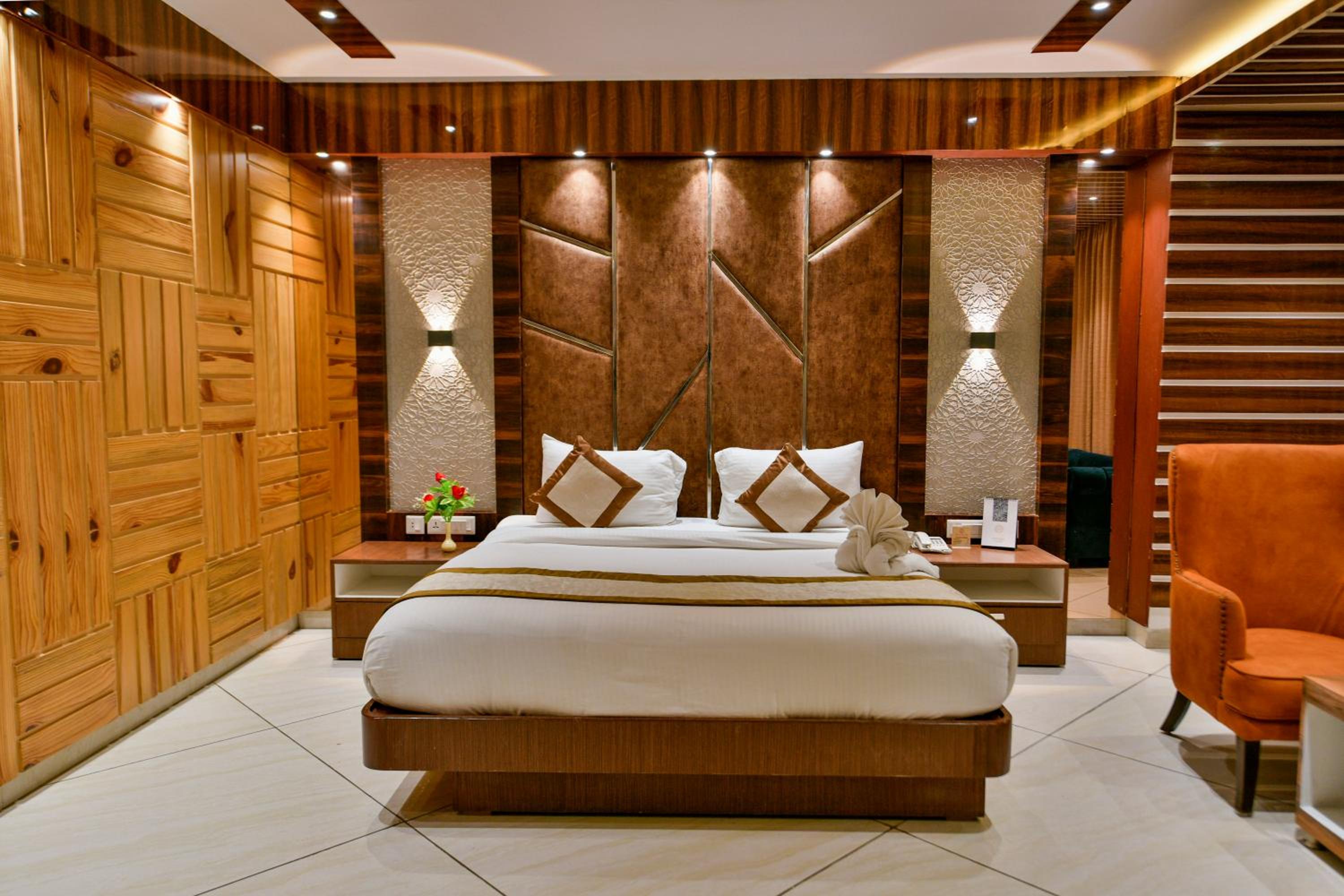 Deluxe Double Room (2 Adults + 1 Child) photo 2