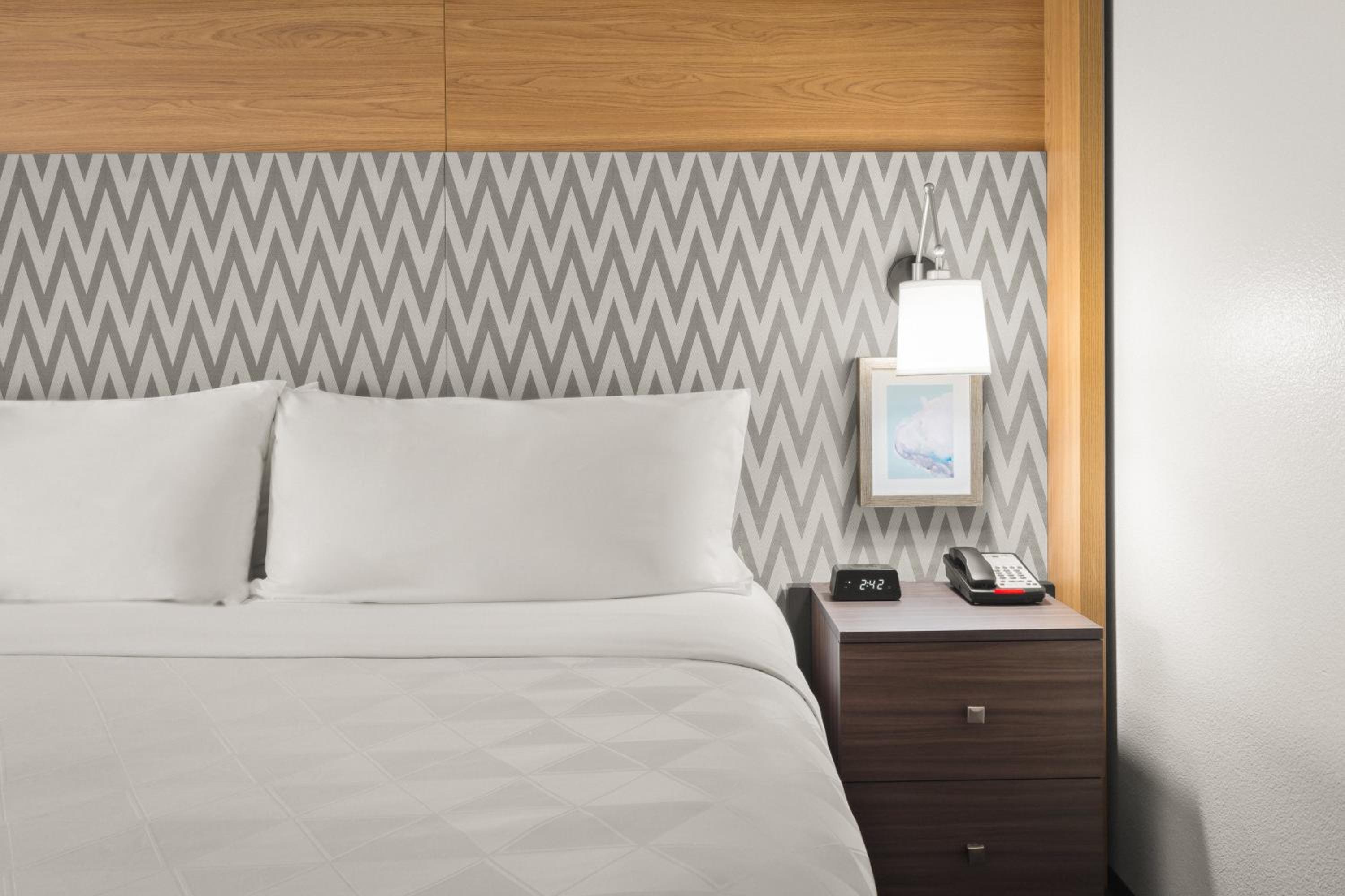 Standard King Room - Photo 2