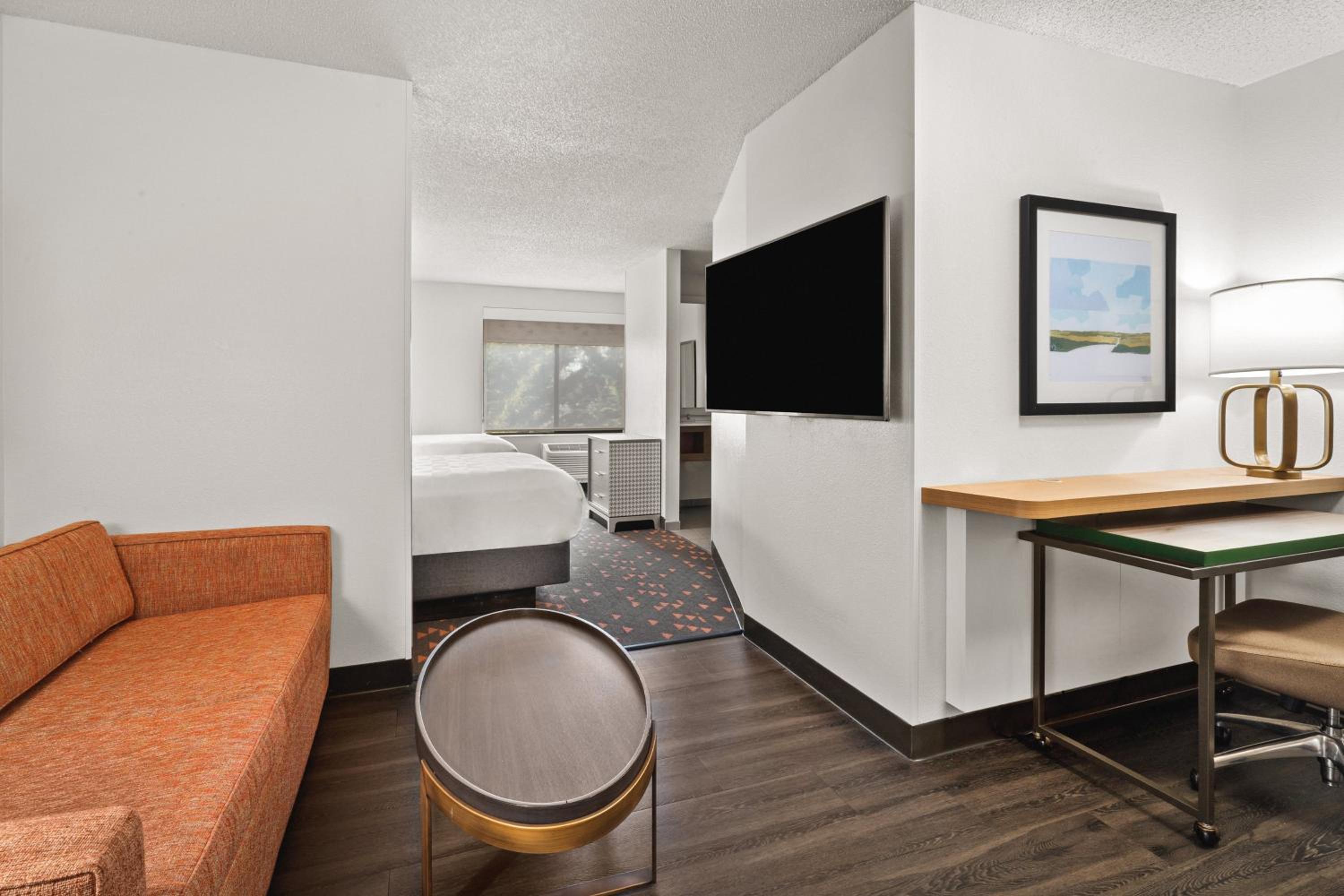 Standard Queen Room with Two Queen Beds - Non-Smoking - Photo 1