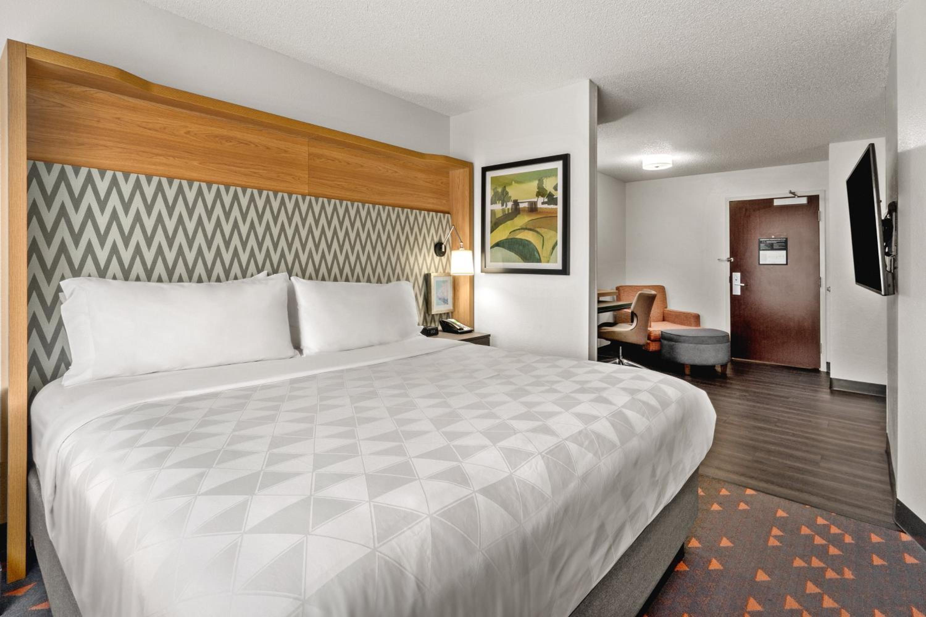 Standard King Room - Photo 4