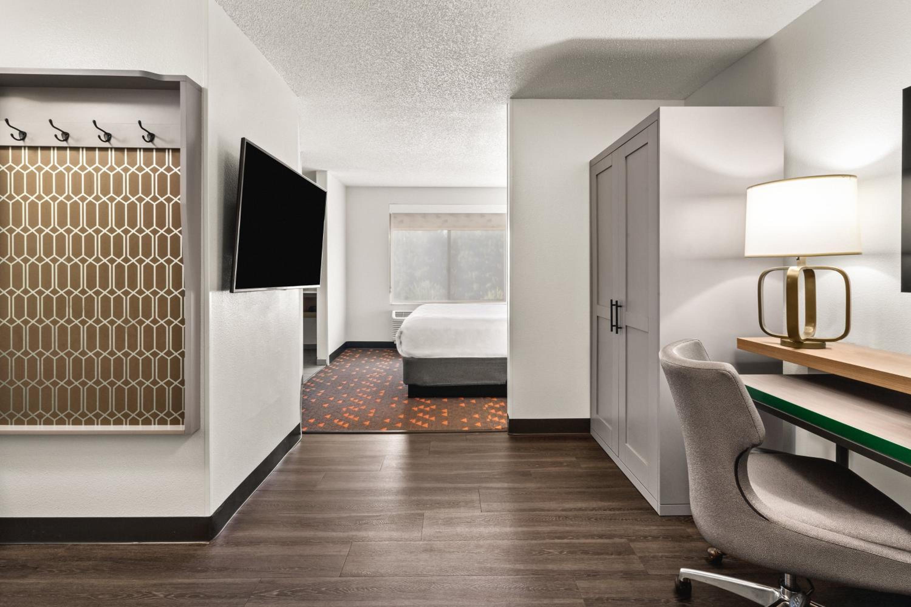 Standard King Room - Photo 3