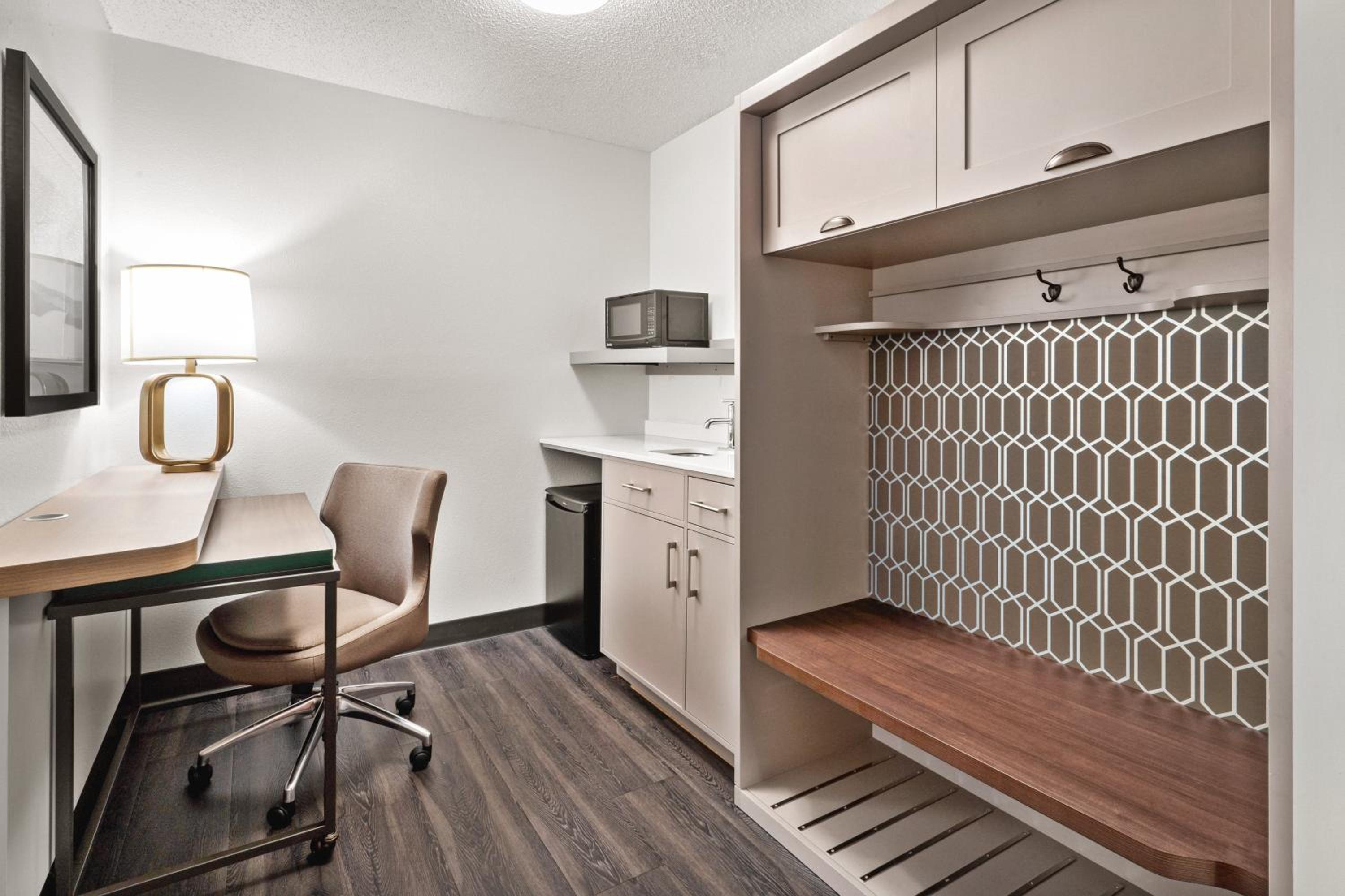 Queen Suite with Sofa Bed - Non-Smoking