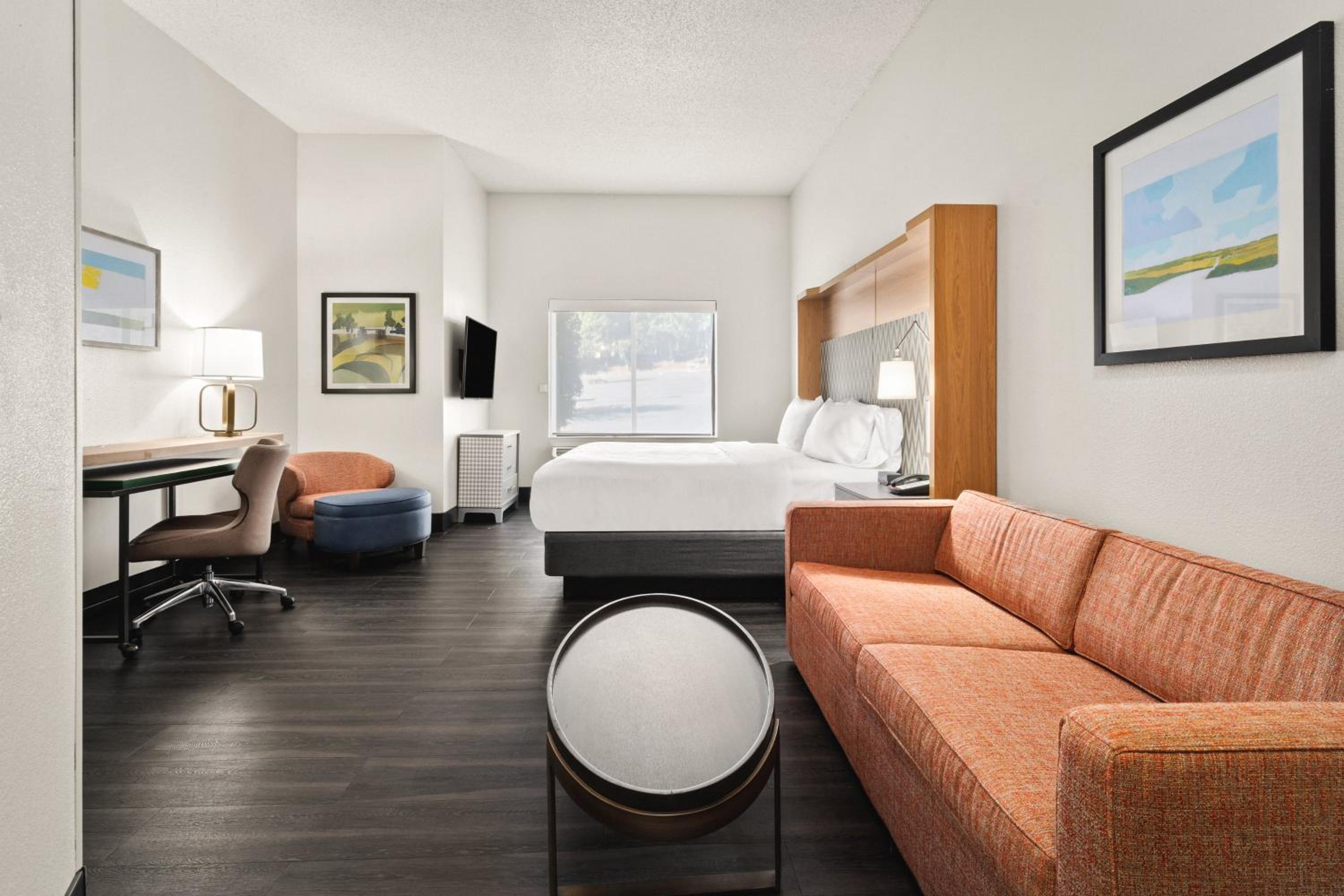 King Room with Hearing Accessible Tub - Non-Smoking