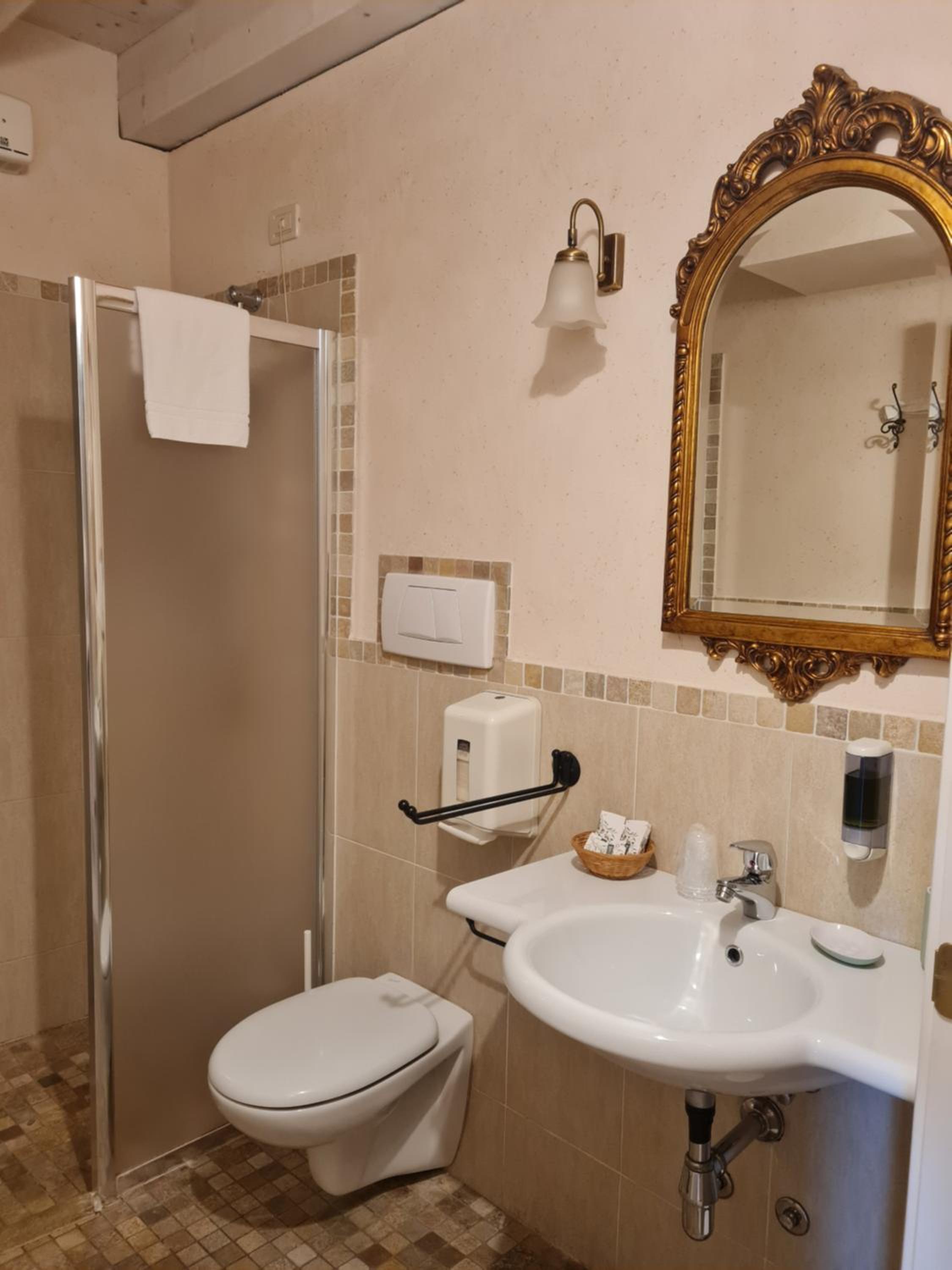 Triple Room with View - Photo 5