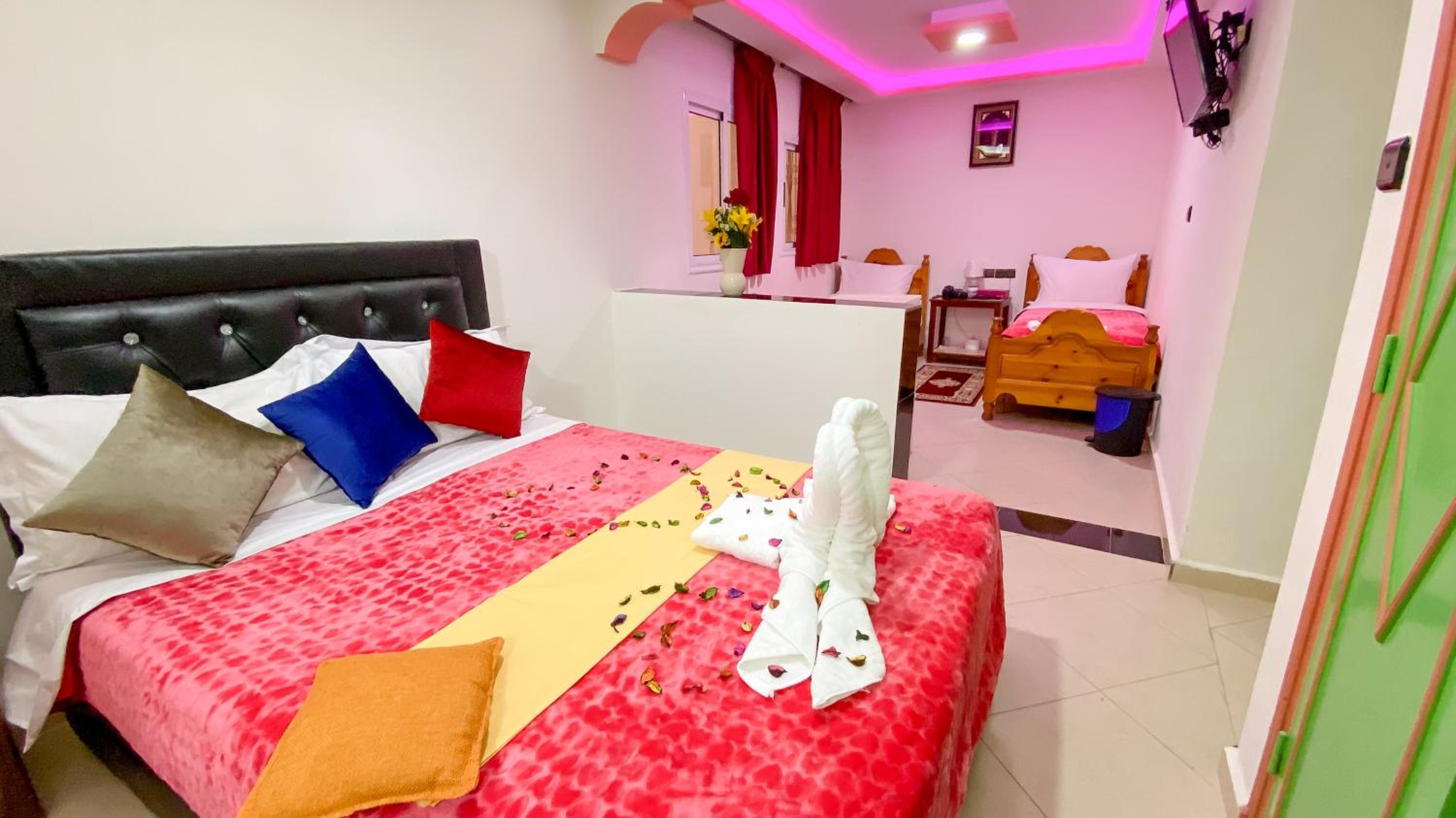 Economy Triple Room - Photo 16