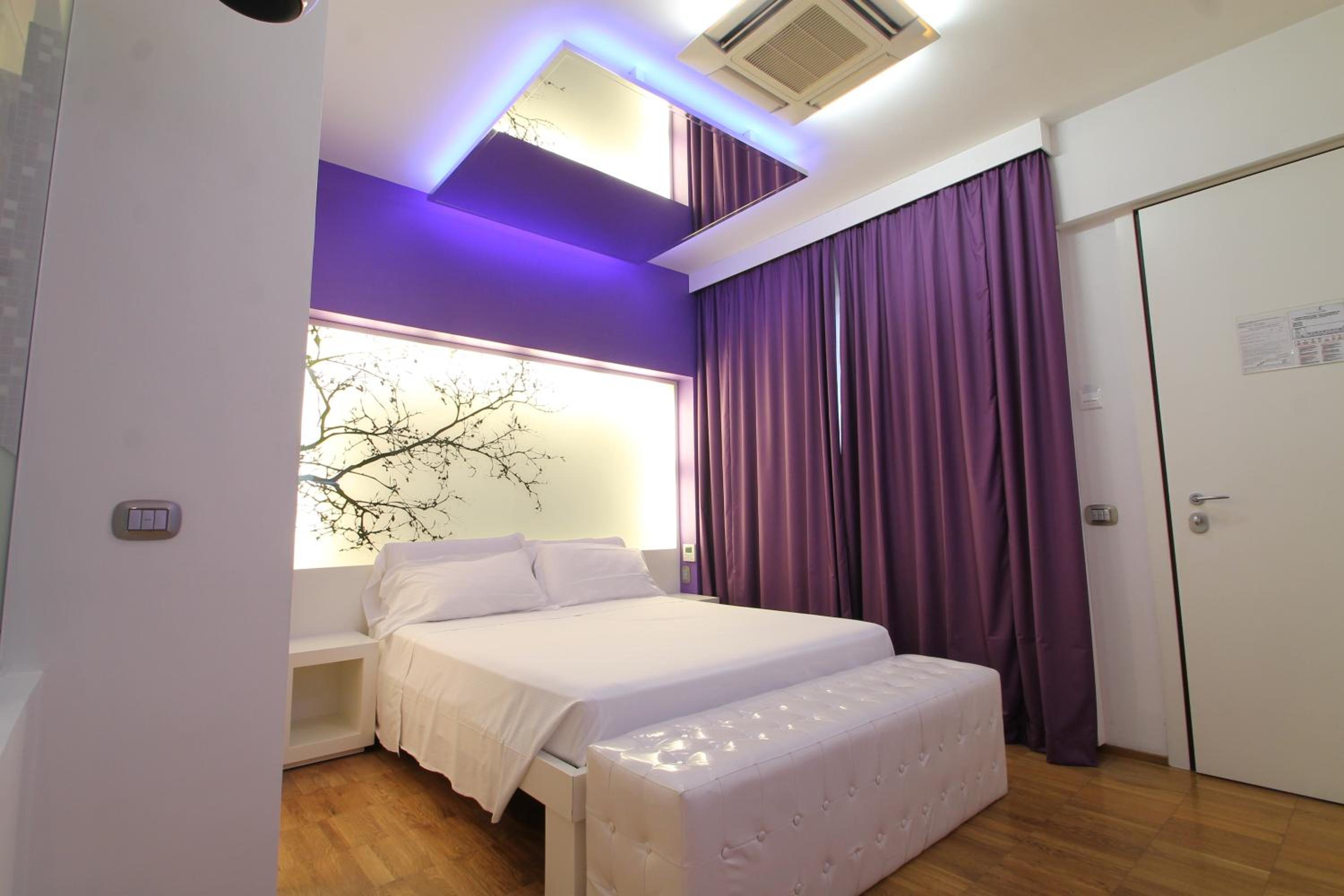 Deluxe Double Room thumbnail 6