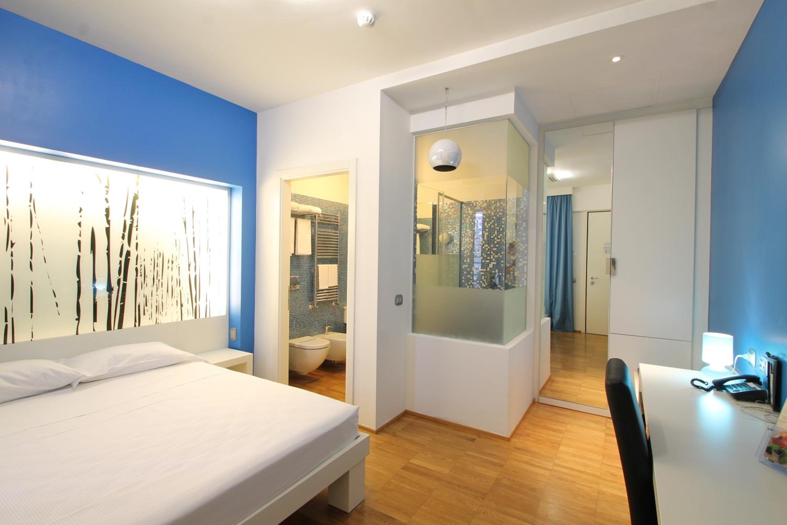 Double Room thumbnail 5