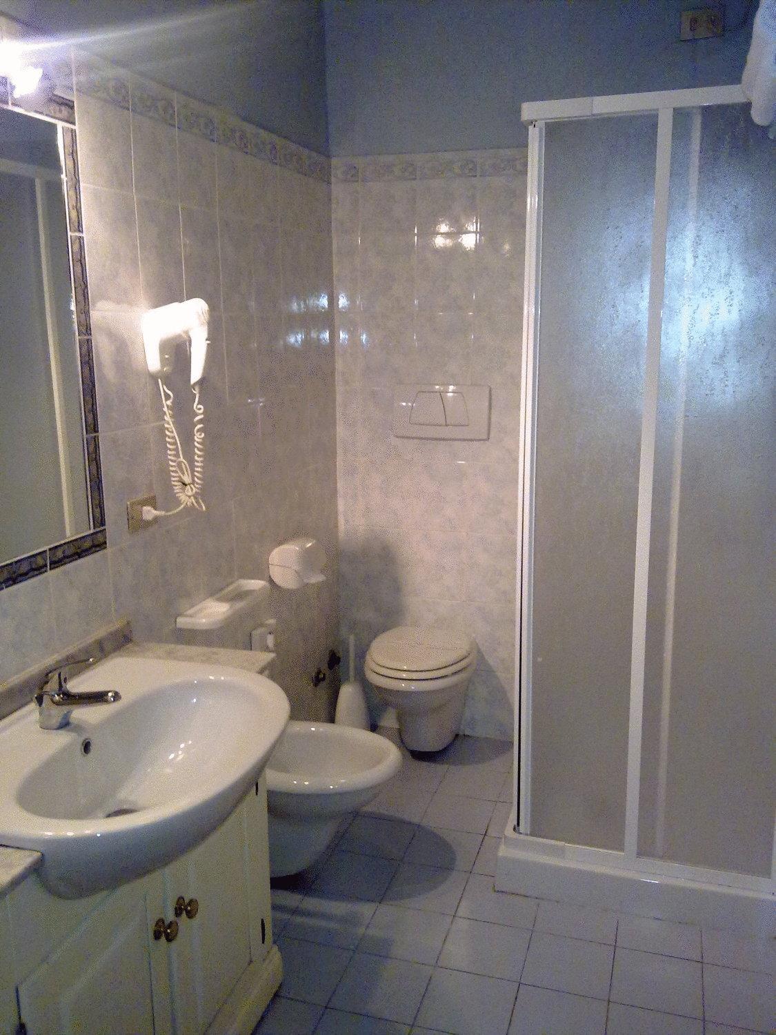 Double or Twin Room - Photo 13