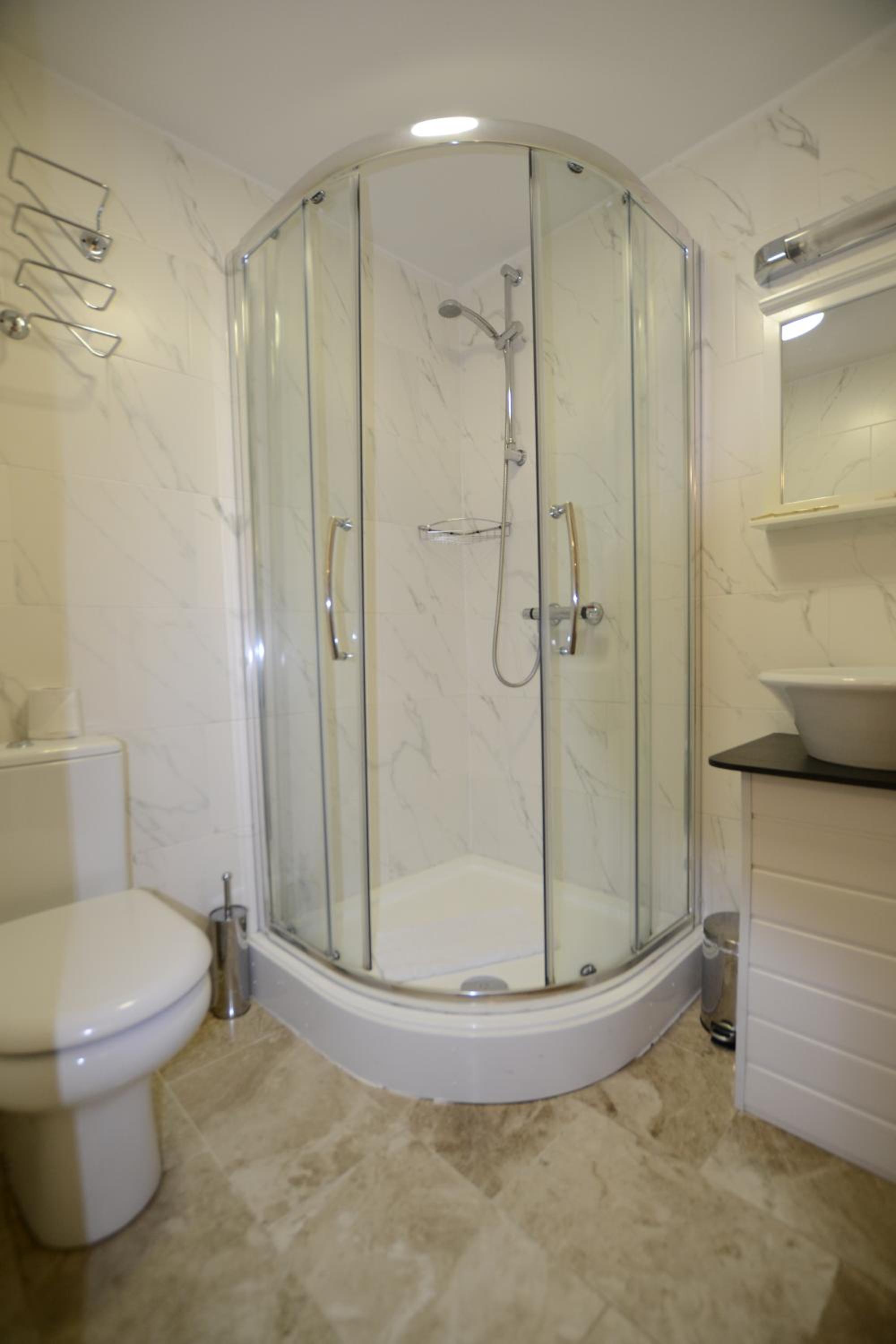 Double Room - Photo 4