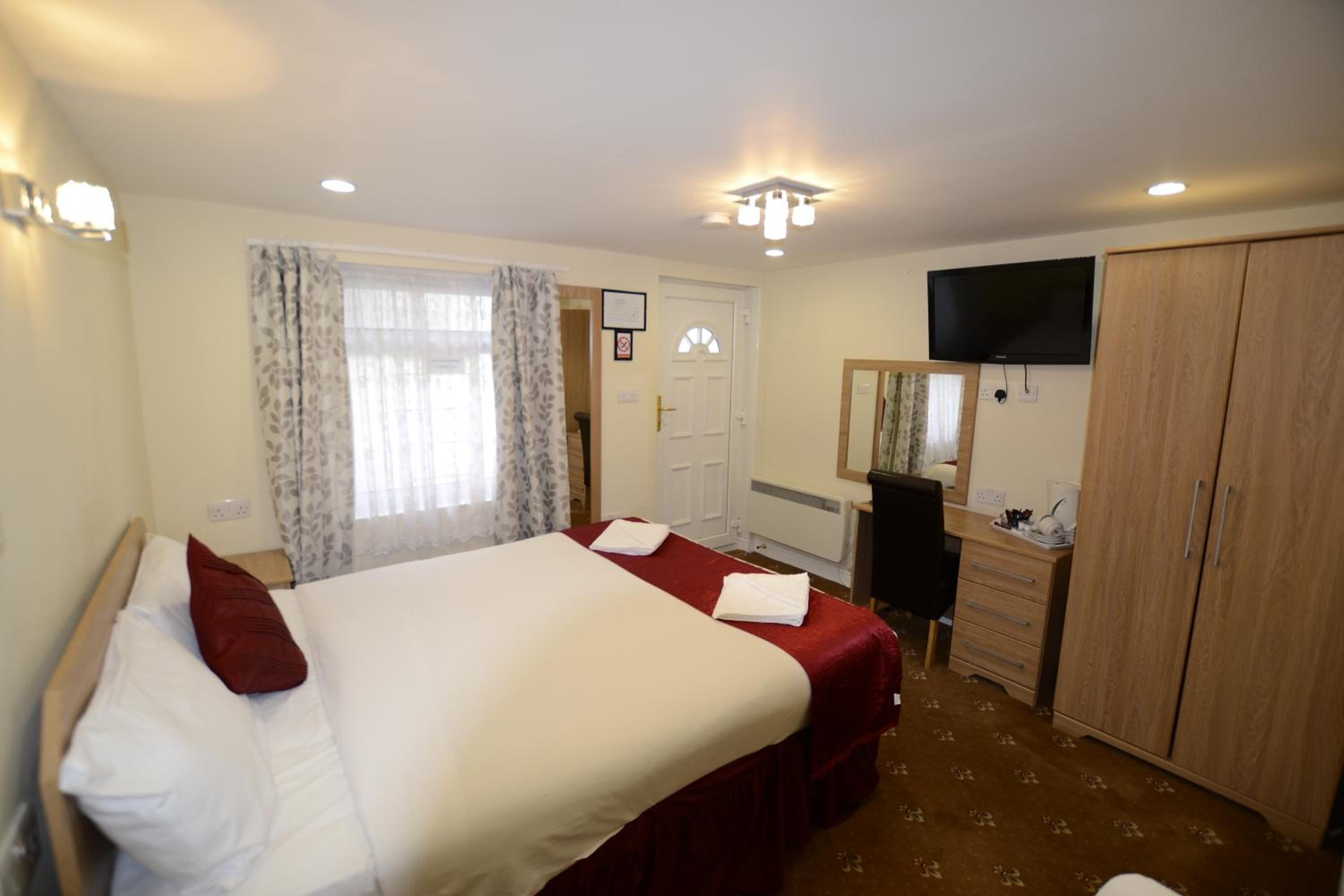 Double Room - Photo 7