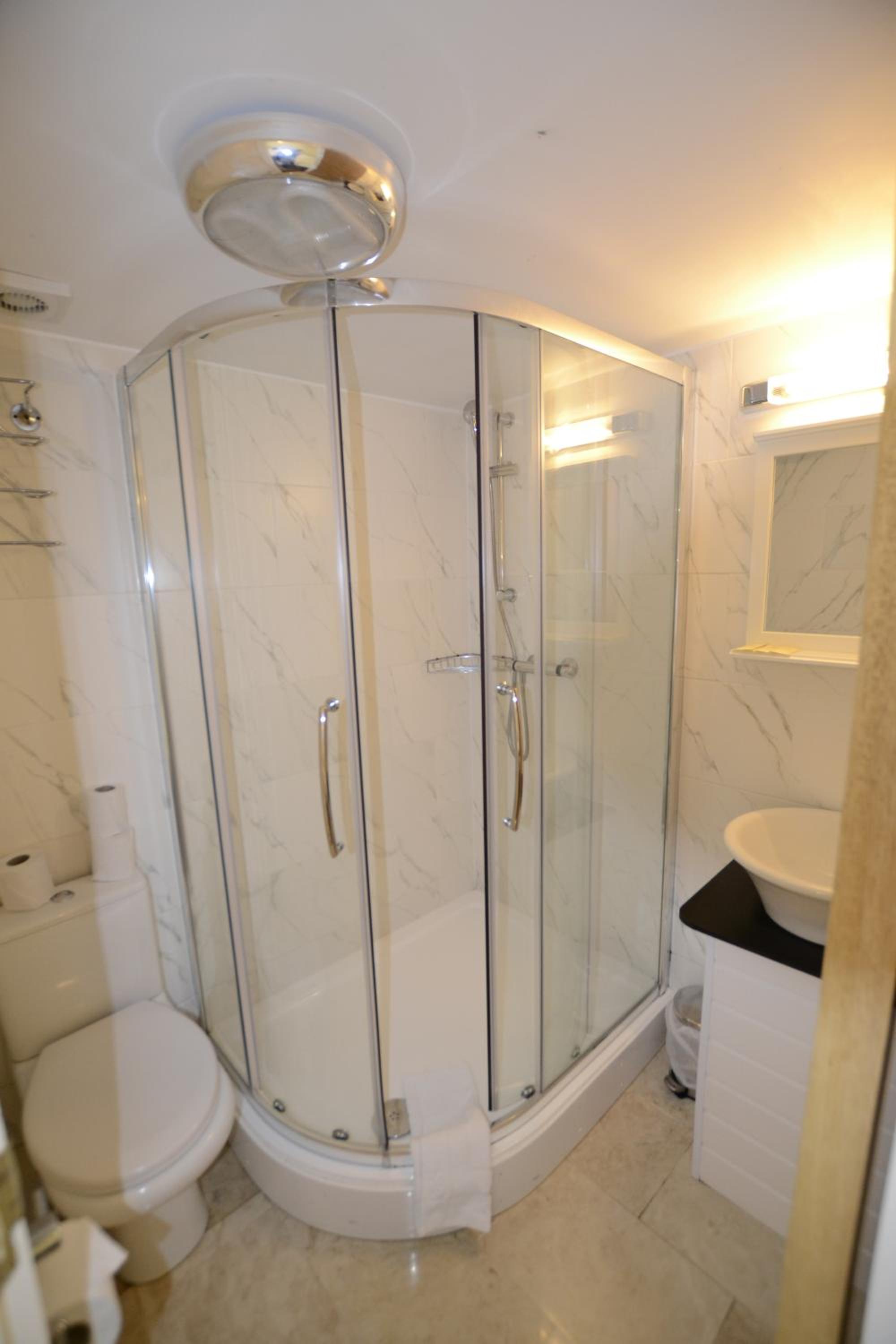 Double Room - Photo 8