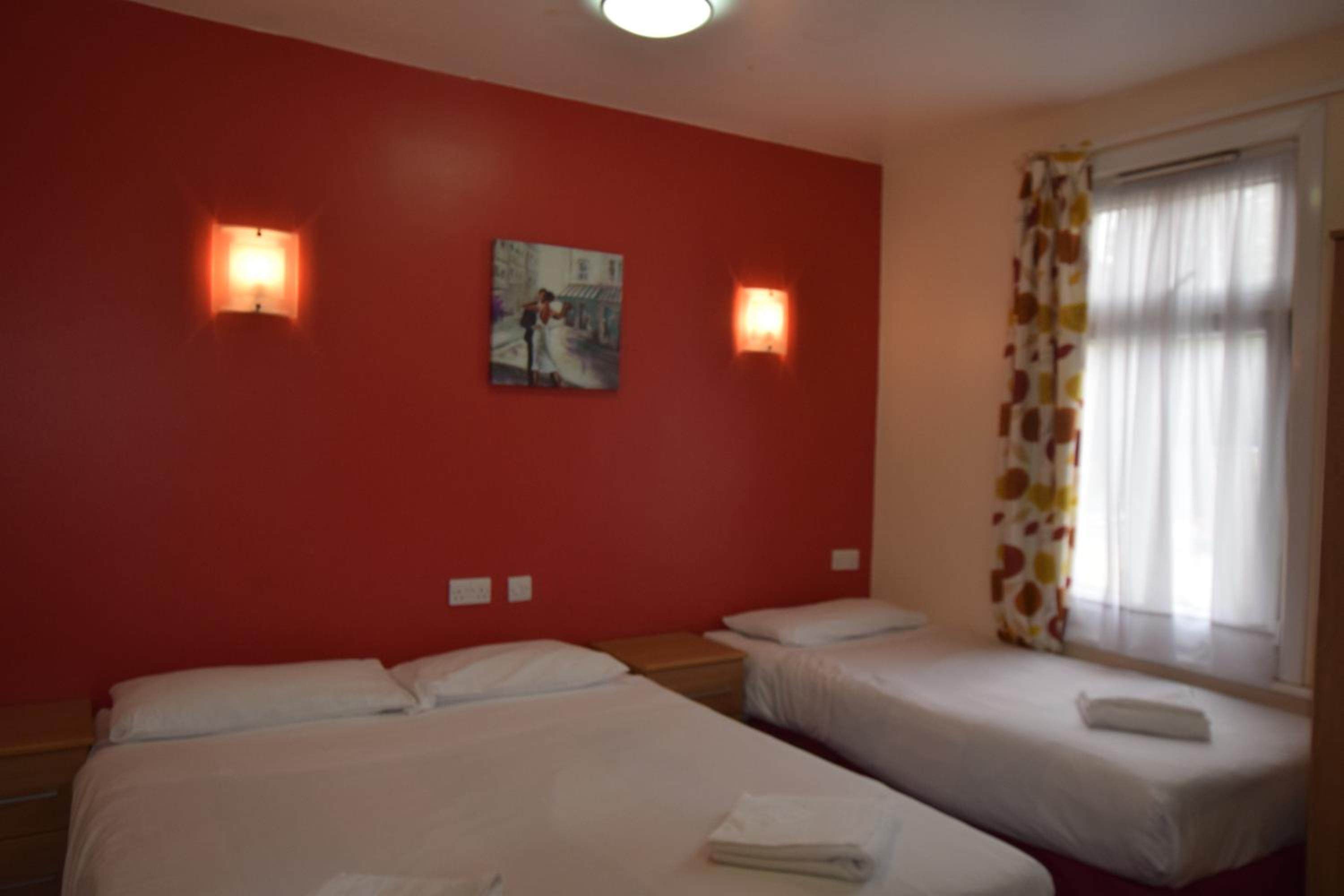 Twin Room - Photo 1