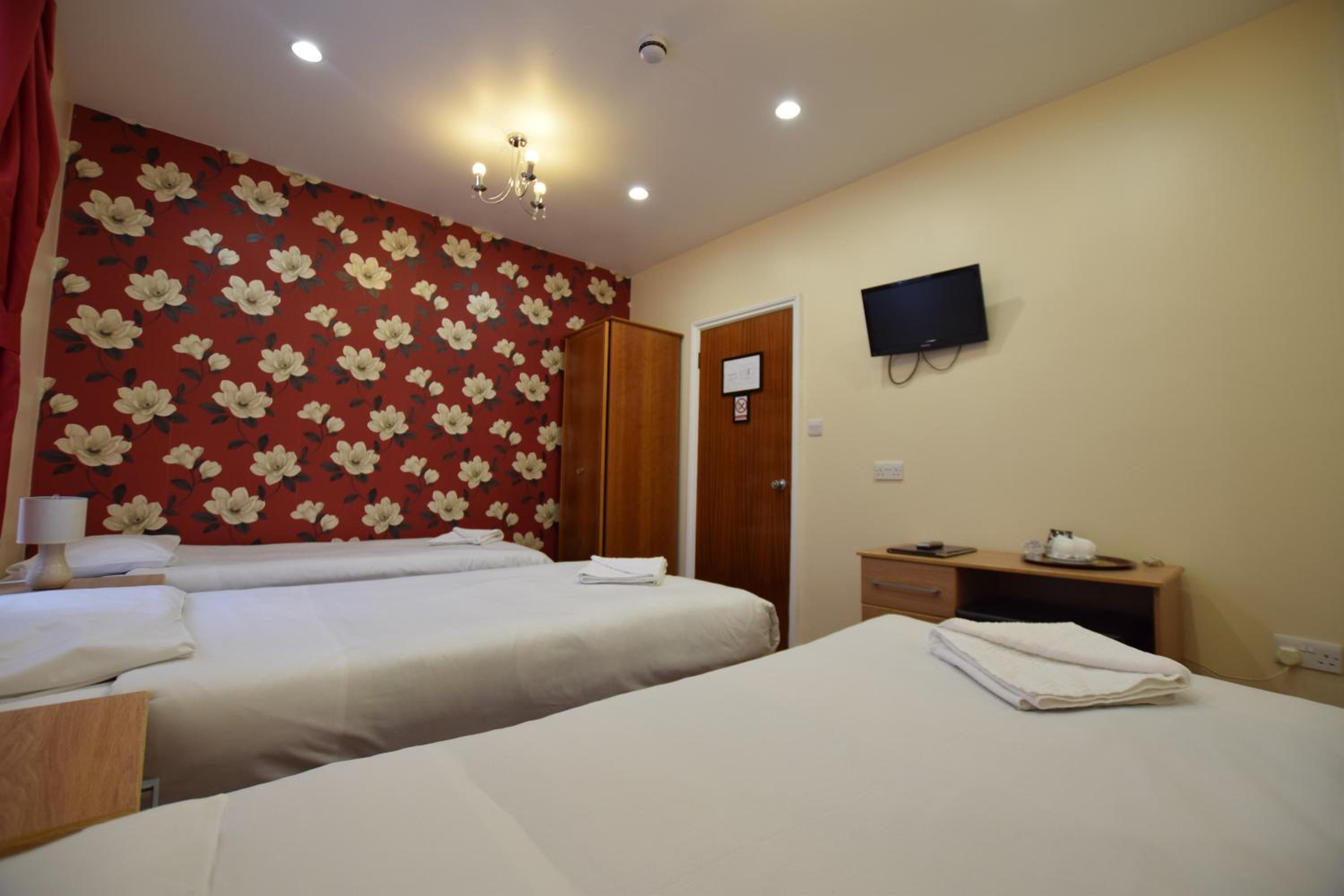 Triple Room - Photo 1