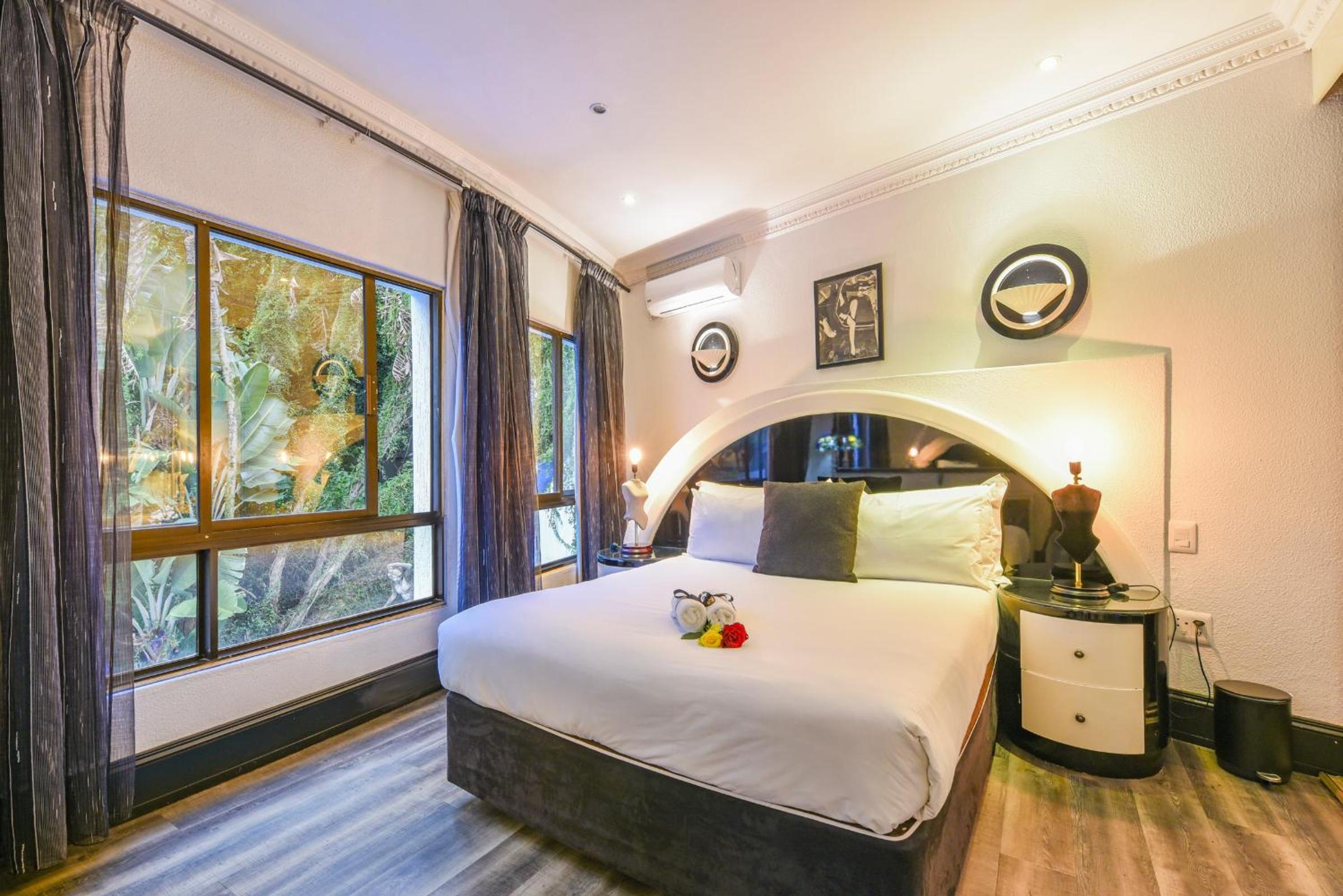 Deluxe Suite with Spa Bath