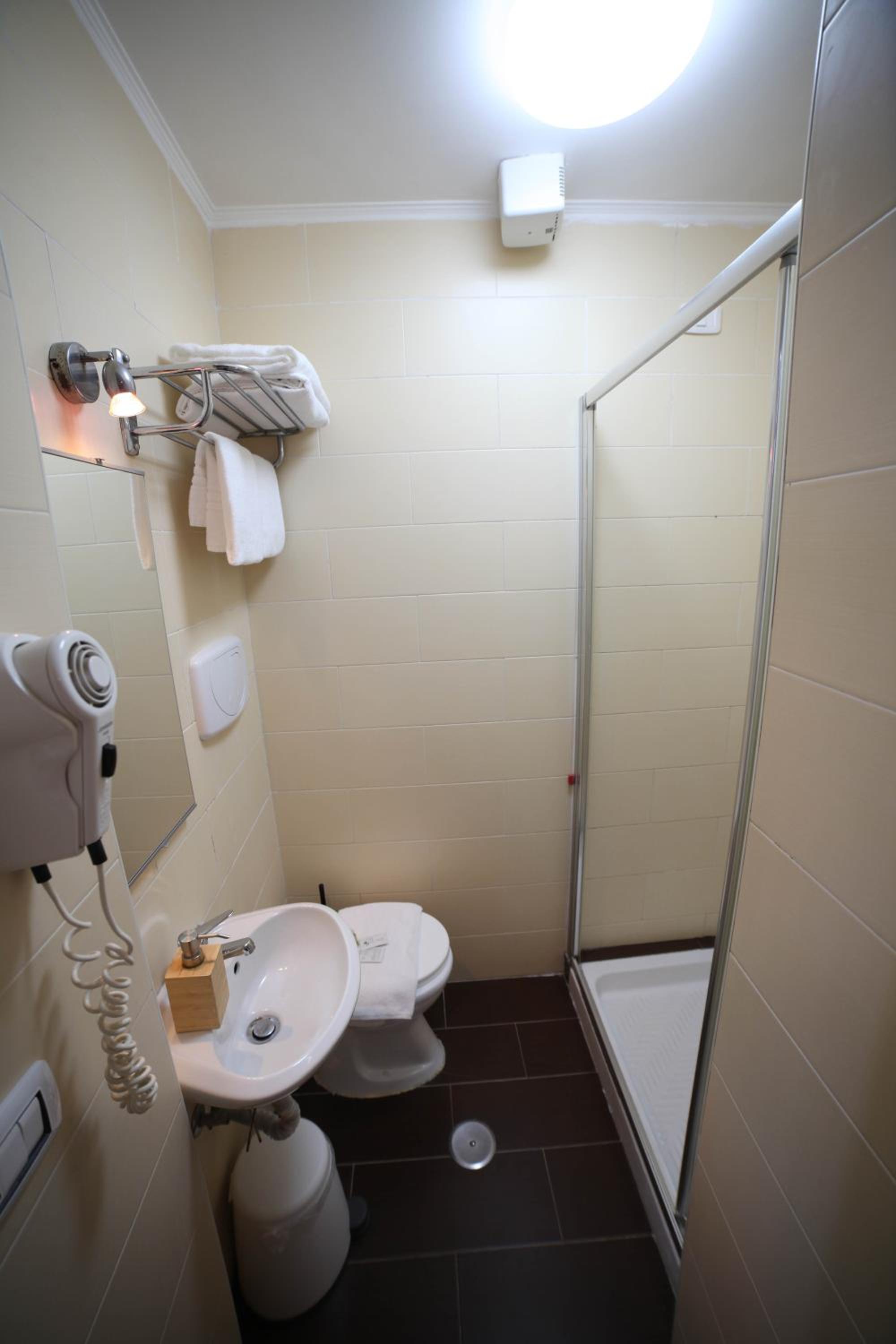 Comfort Room photo 2