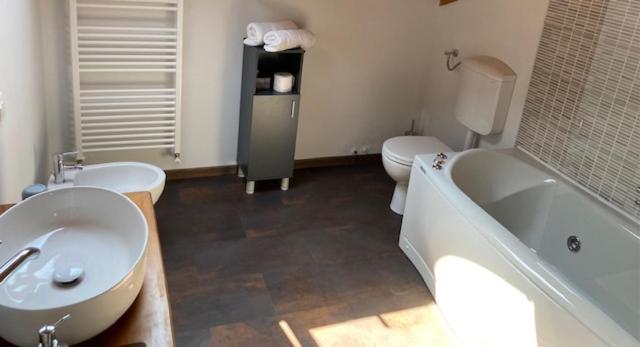 Double Room with Private Bathroom photo 3
