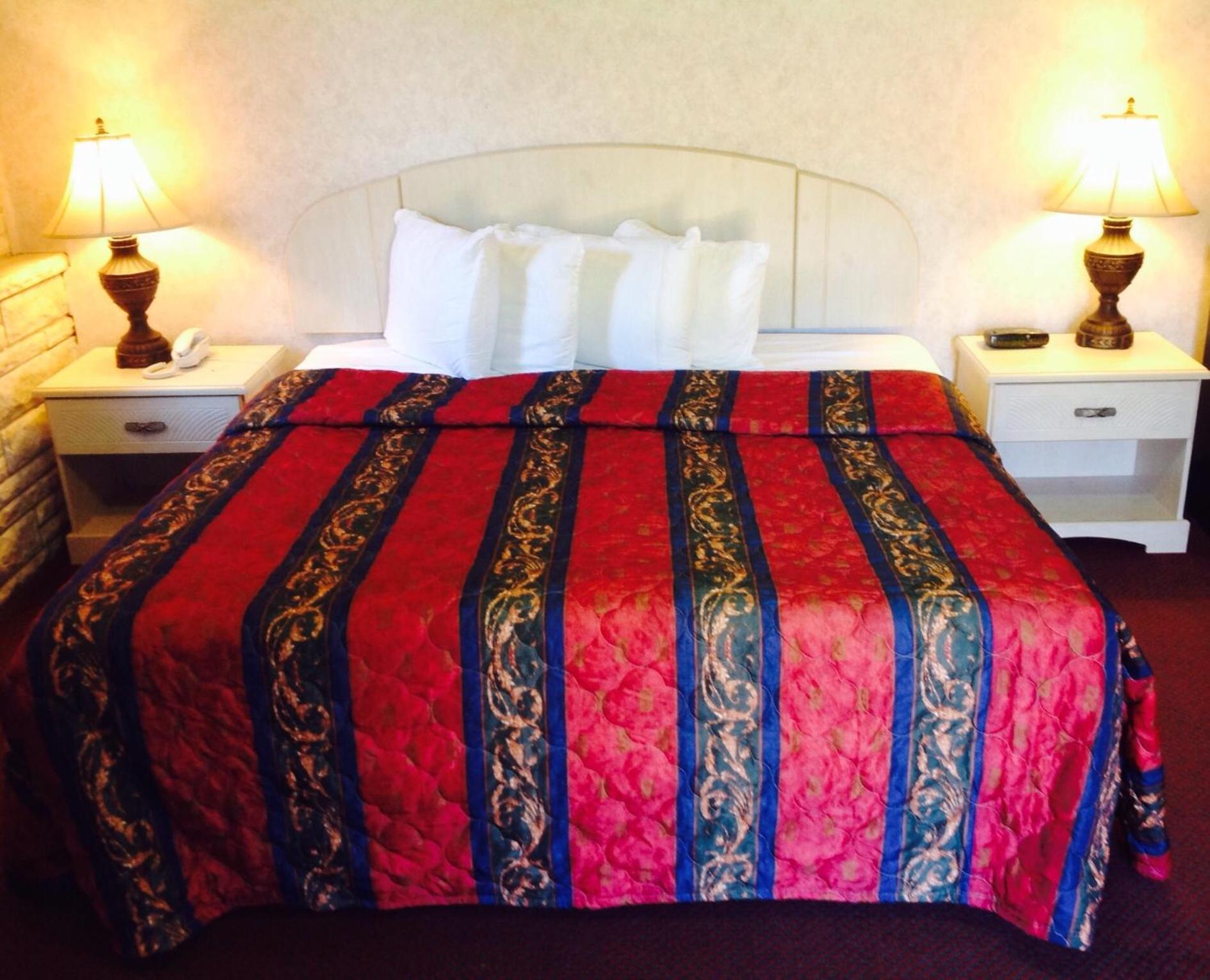 Standard King Room - Photo 8