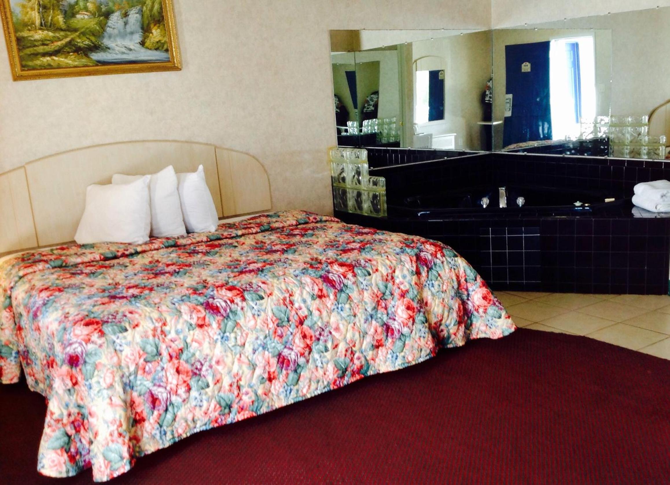 King Room with Spa Bath - Photo 9