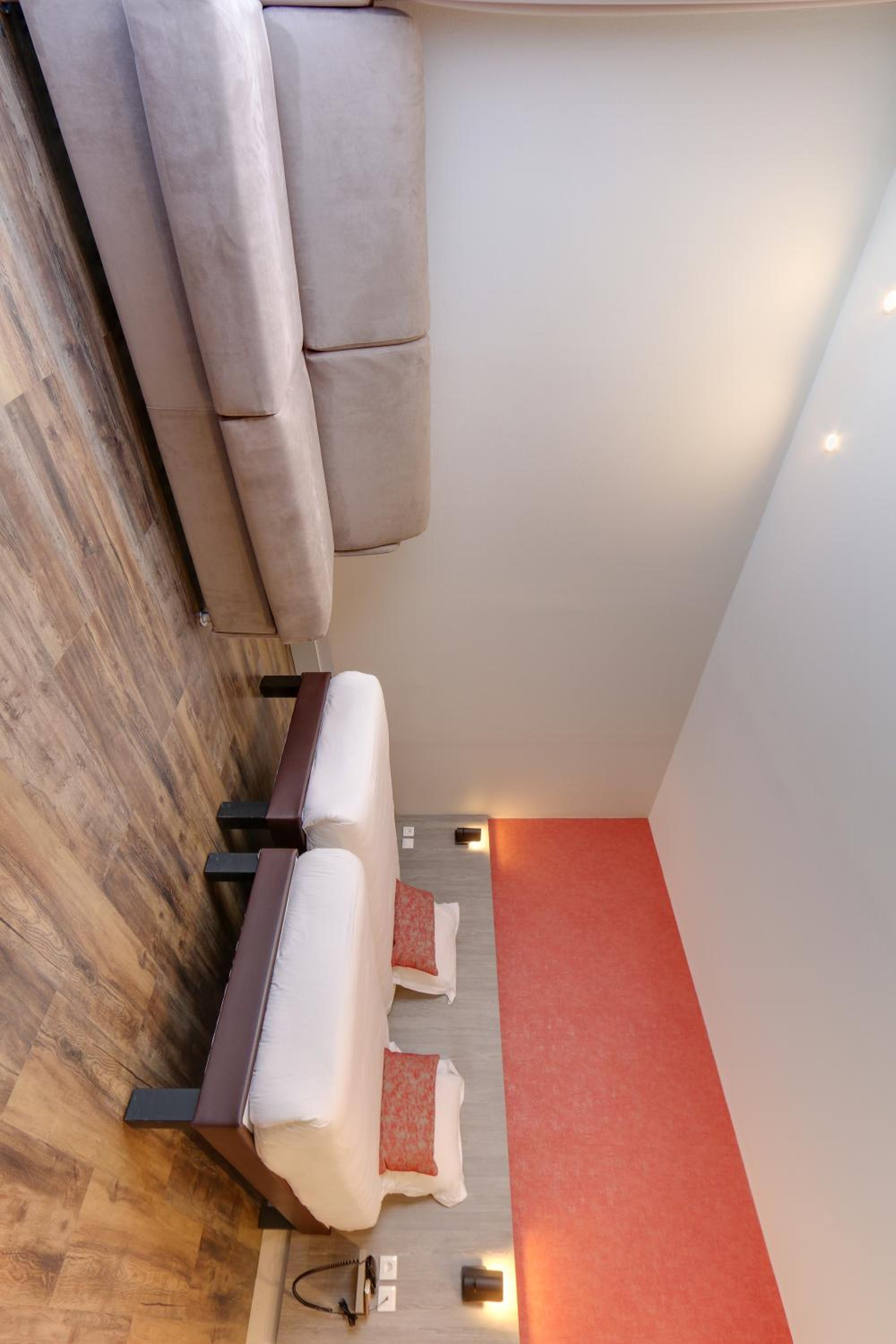 Family Room with Double Bed and Twin Beds photo 1