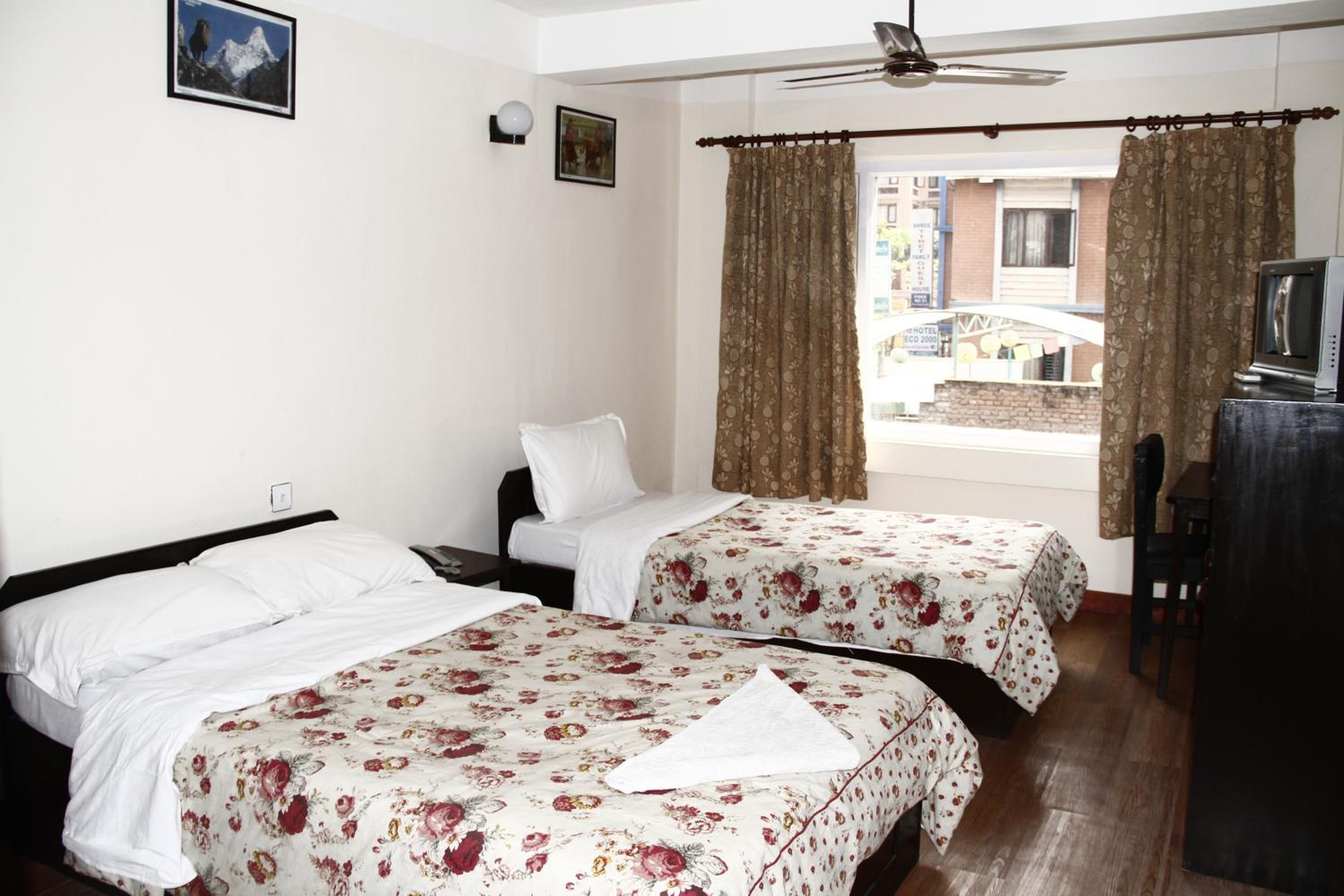 Standard Double or Twin Room - Photo 10