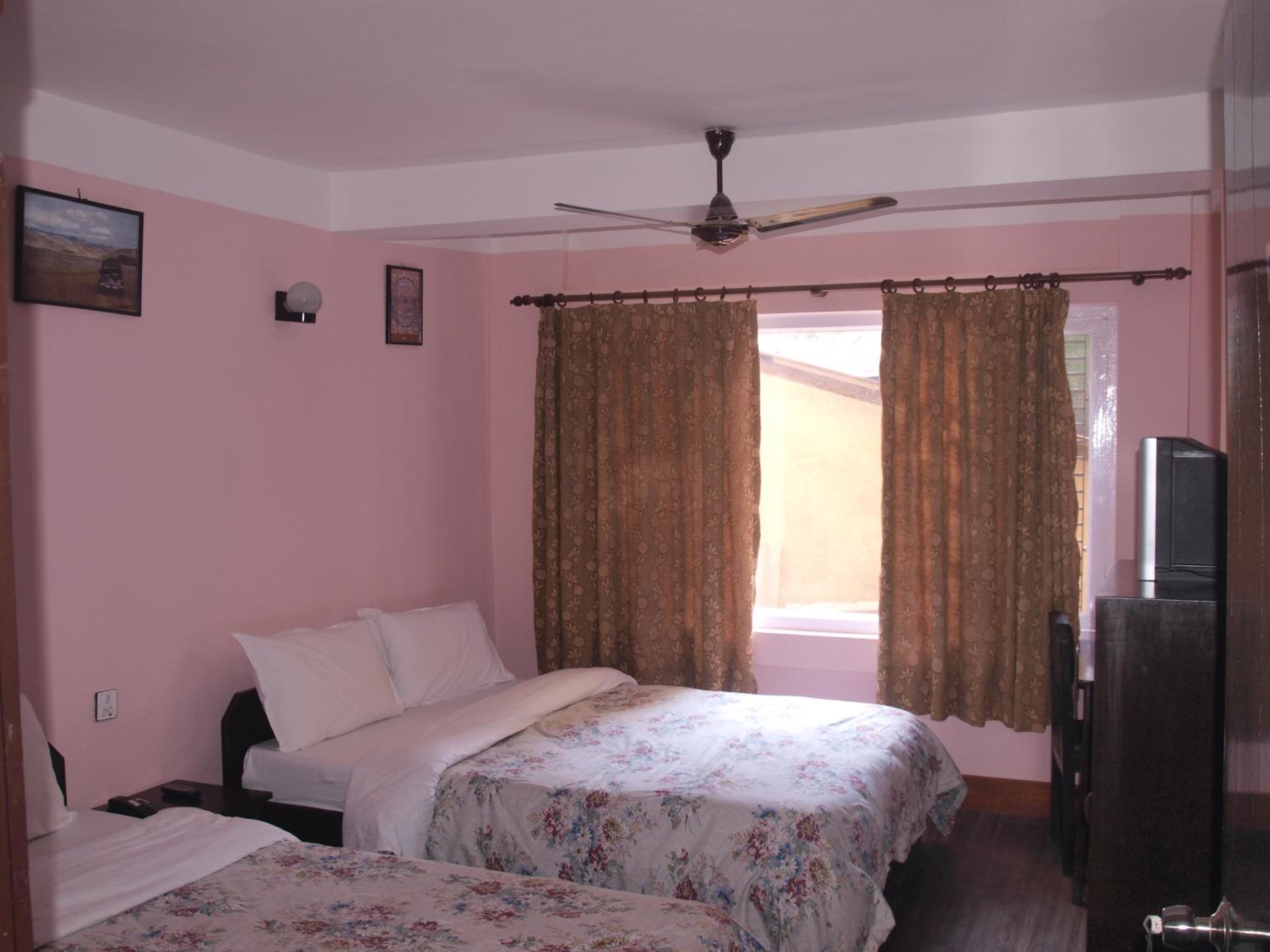 Deluxe Family Room - Photo 2