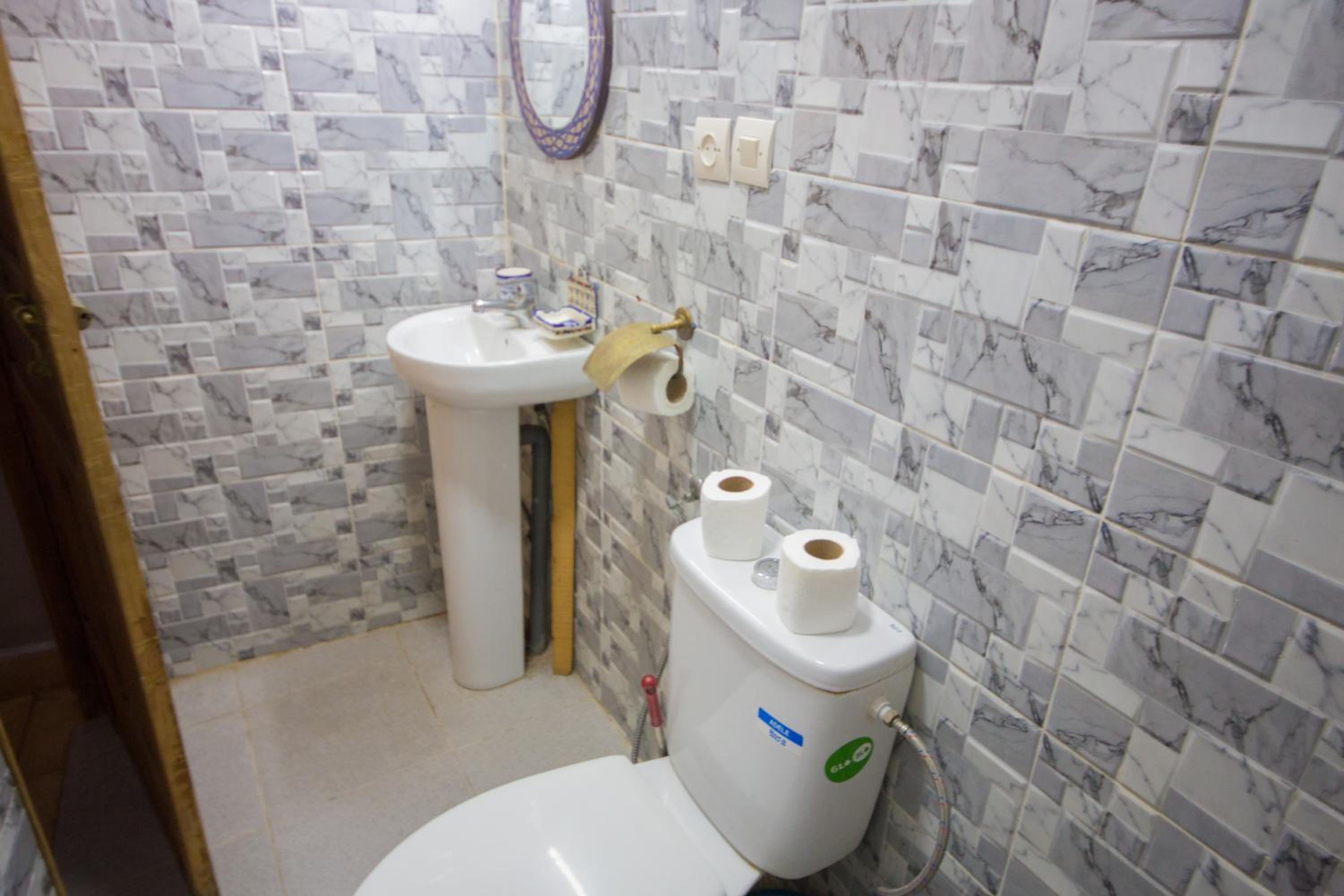 Double Room with Private Bathroom - Photo 2