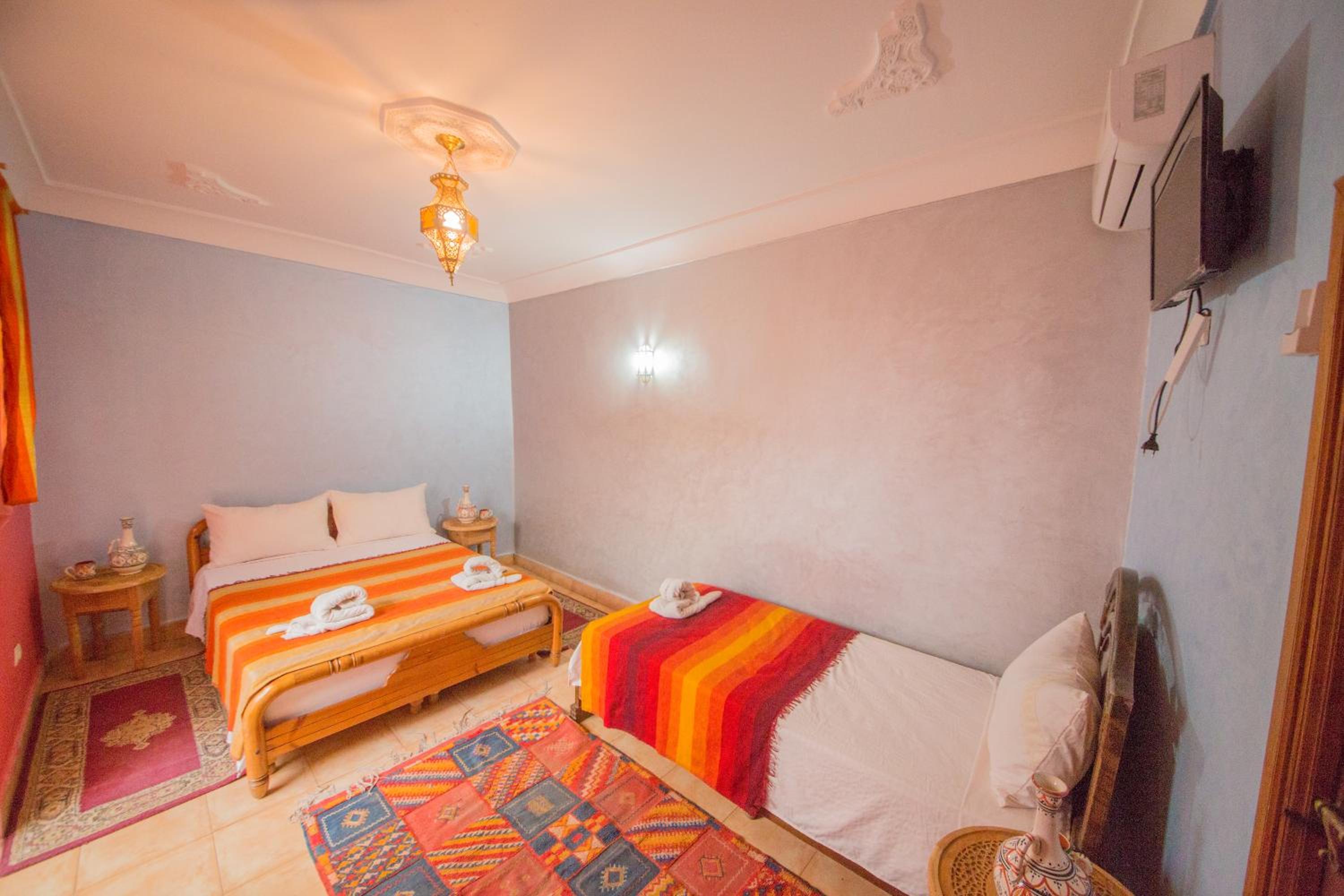 Triple Room with Private Bathroom - Photo 3