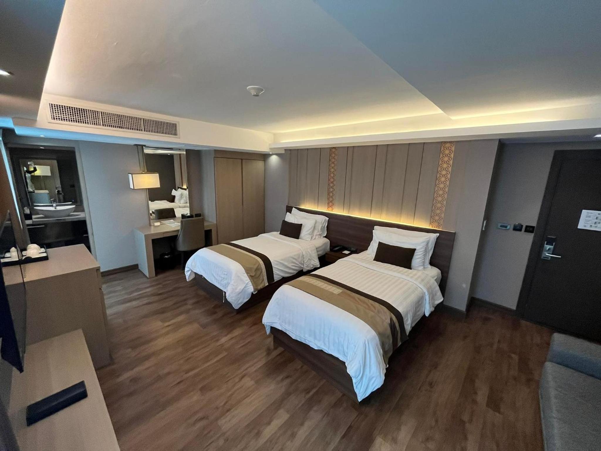 Premier Twin Room photo 3