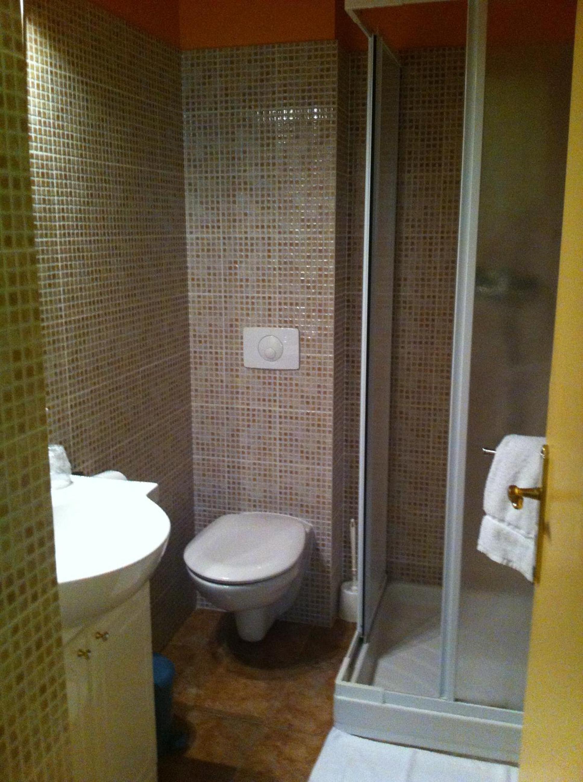 Double Room - Photo 7