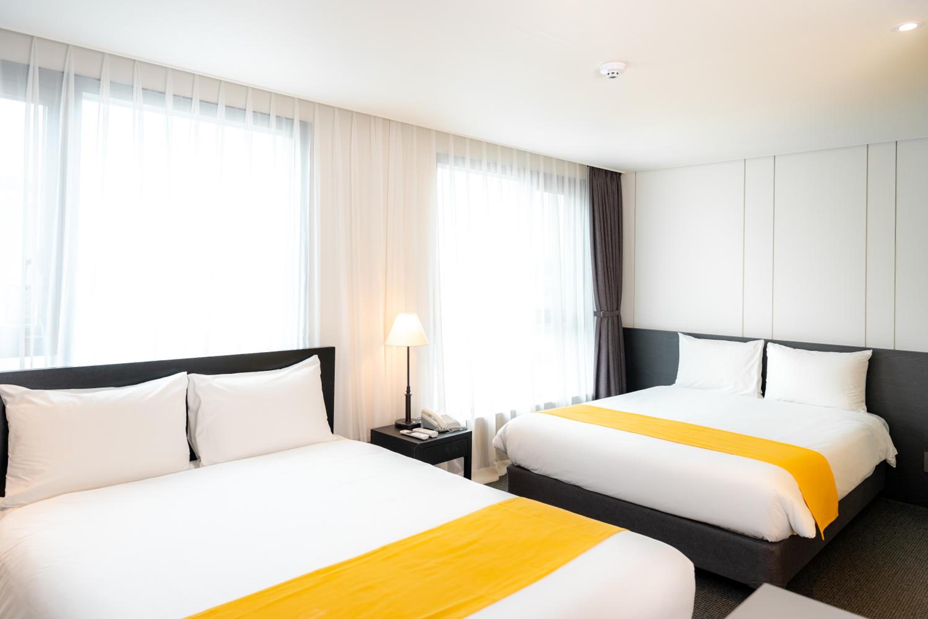 Deluxe Twin Room - Photo 2