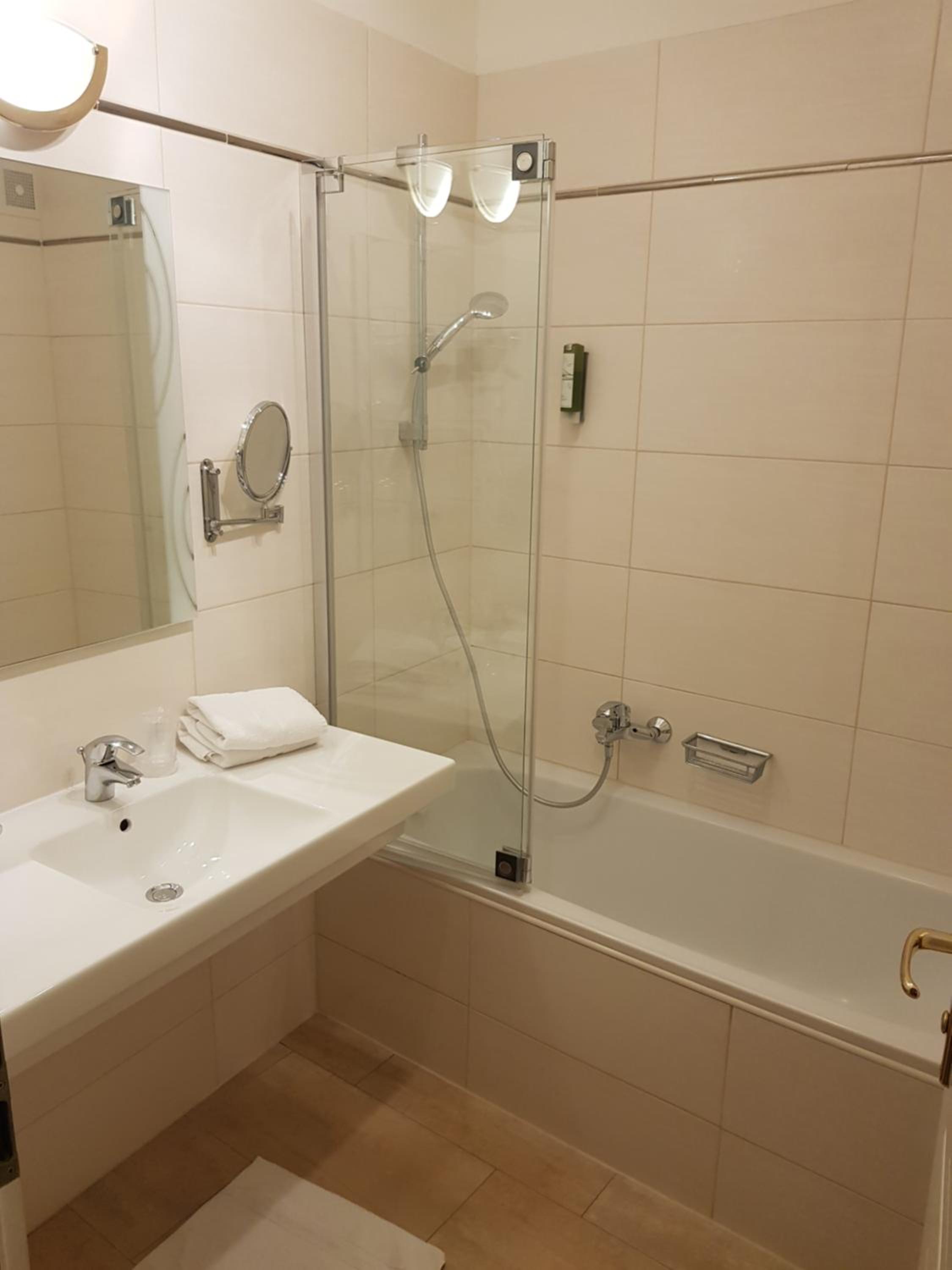 Standard Double Room - Photo 4